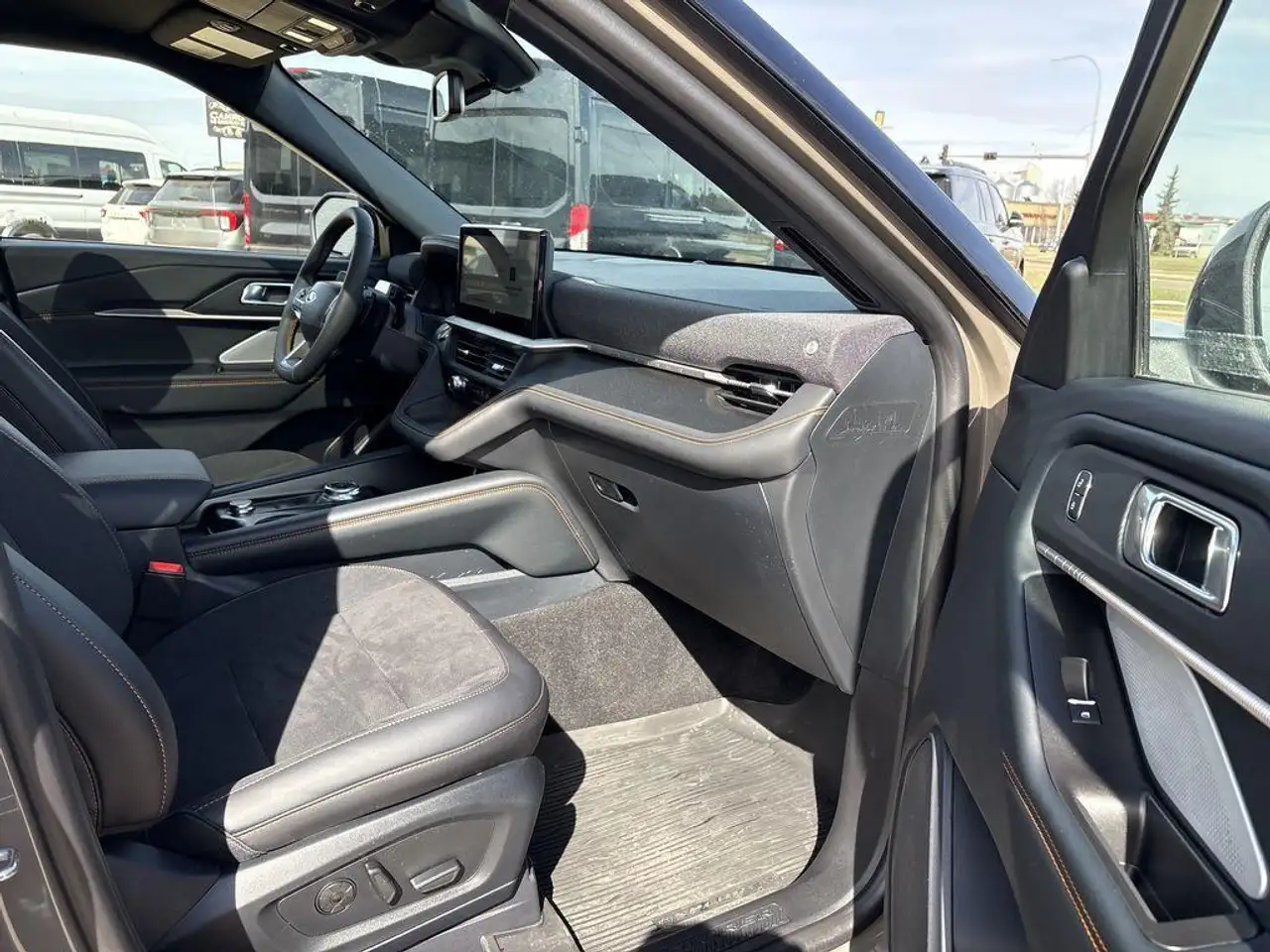 Ford Explorer снимка Ford Explorer