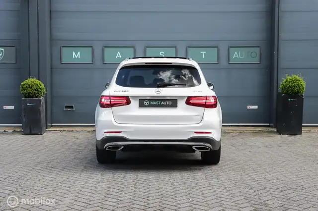 Mercedes-Benz GLC view 9
