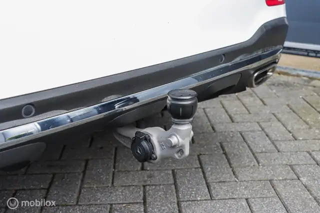 Mercedes-Benz GLC view 11