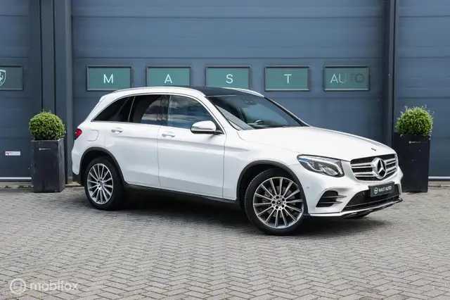 Mercedes-Benz GLC view 4