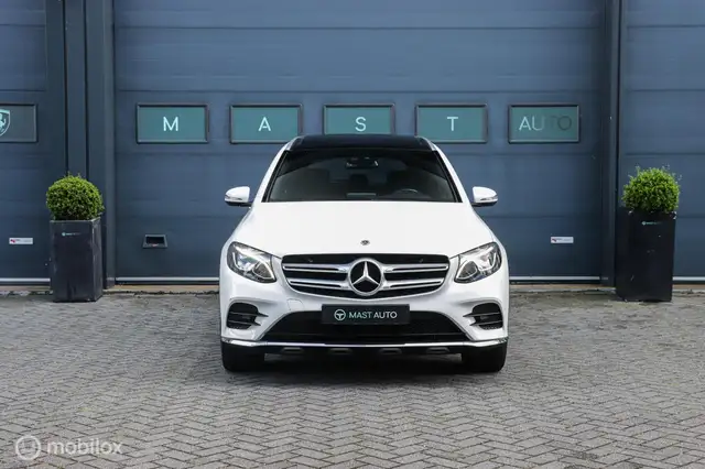 Mercedes-Benz GLC view 2