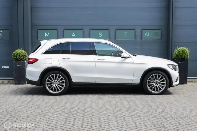Mercedes-Benz GLC view 5