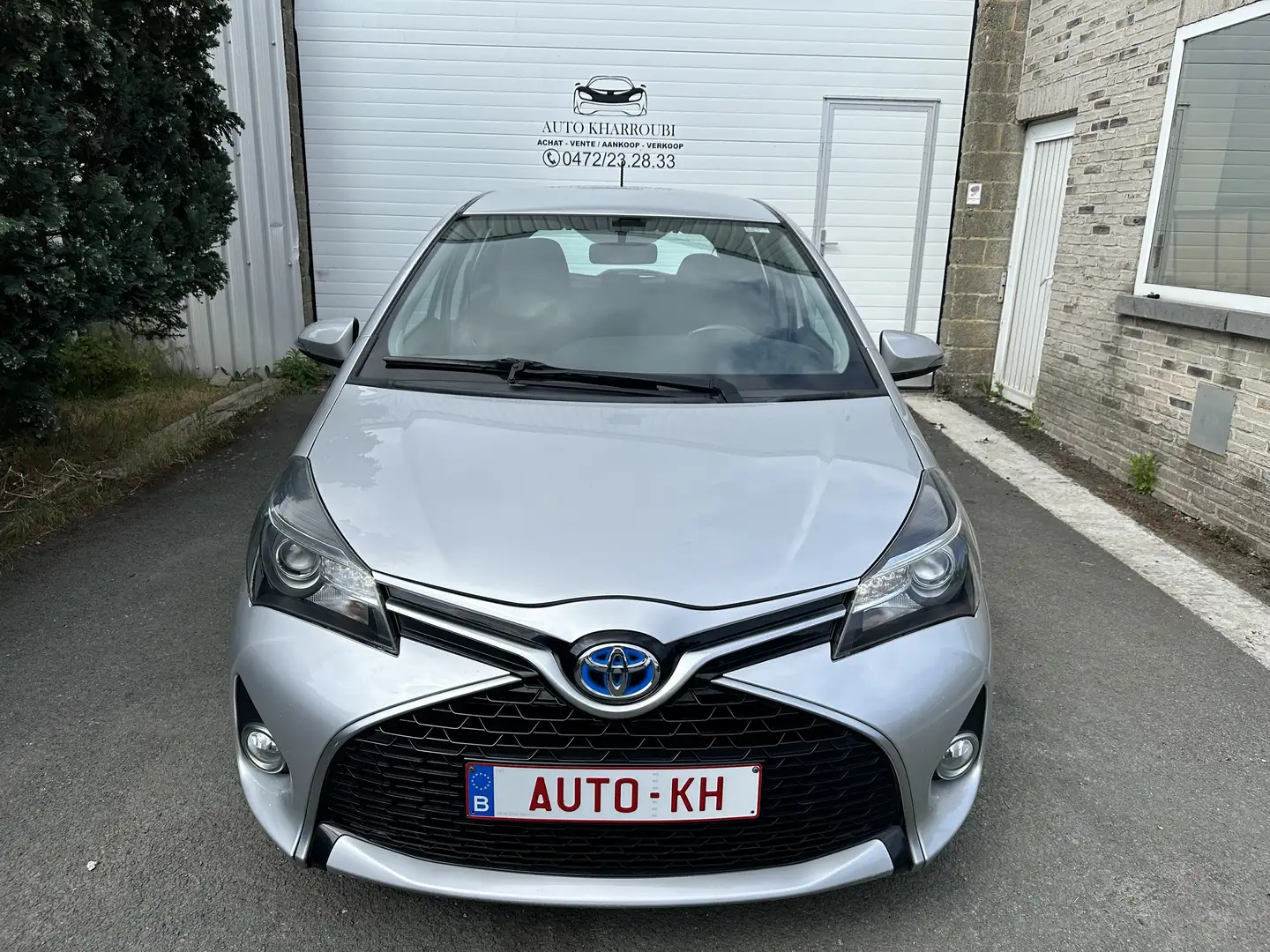 Toyota Yaris 1.5i VVT-i Hybrid Comfort E-CVT Grau - 2