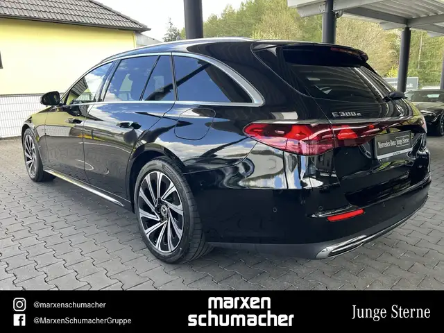 Mercedes-Benz E-Class view 6