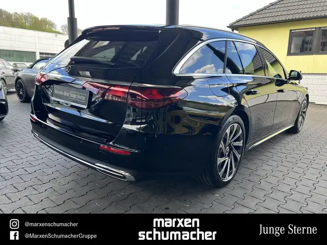 Mercedes-Benz E-Class view 4