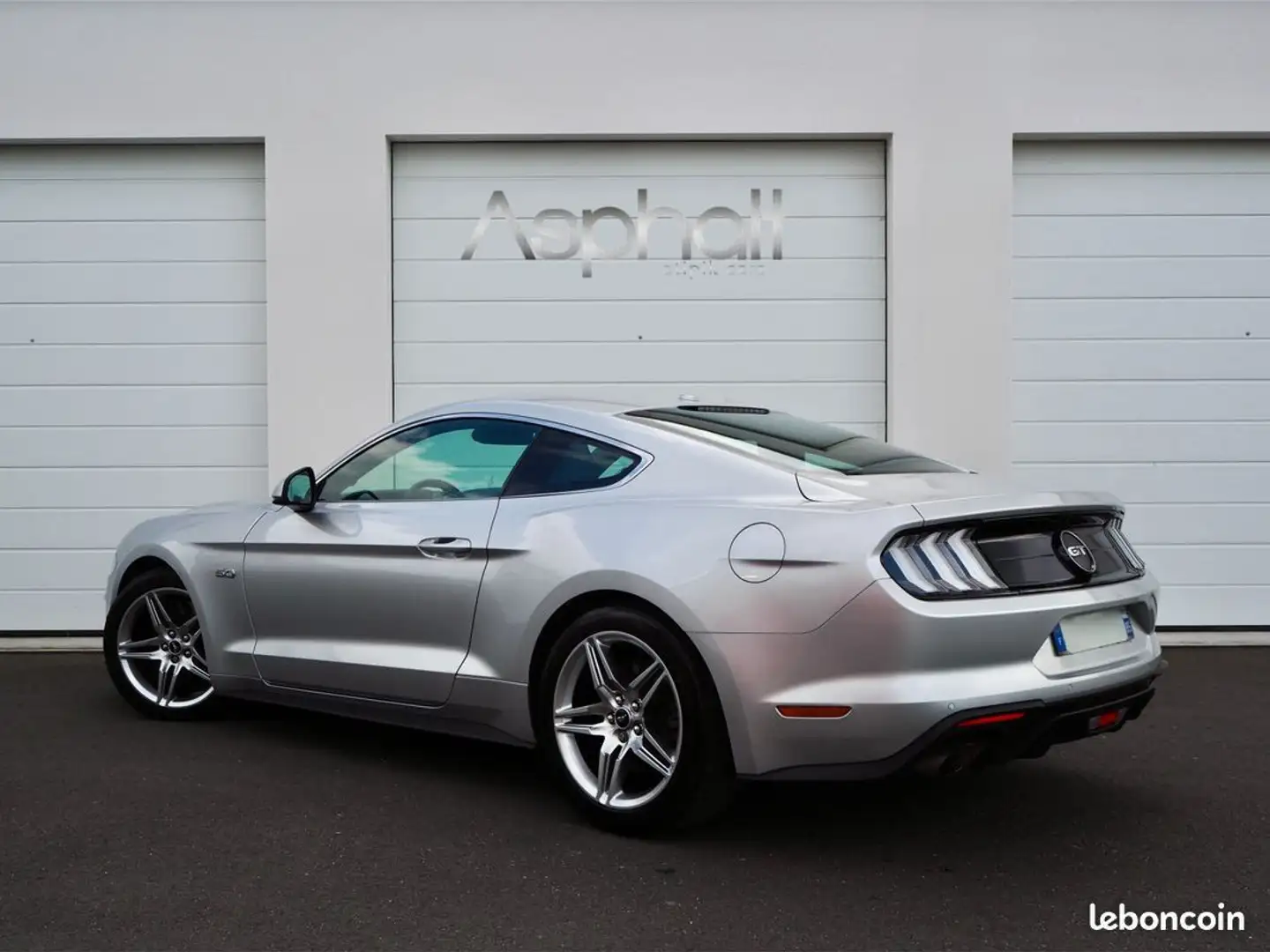 Ford Mustang Fastback V8 5.0l BVA10 Grau - 2