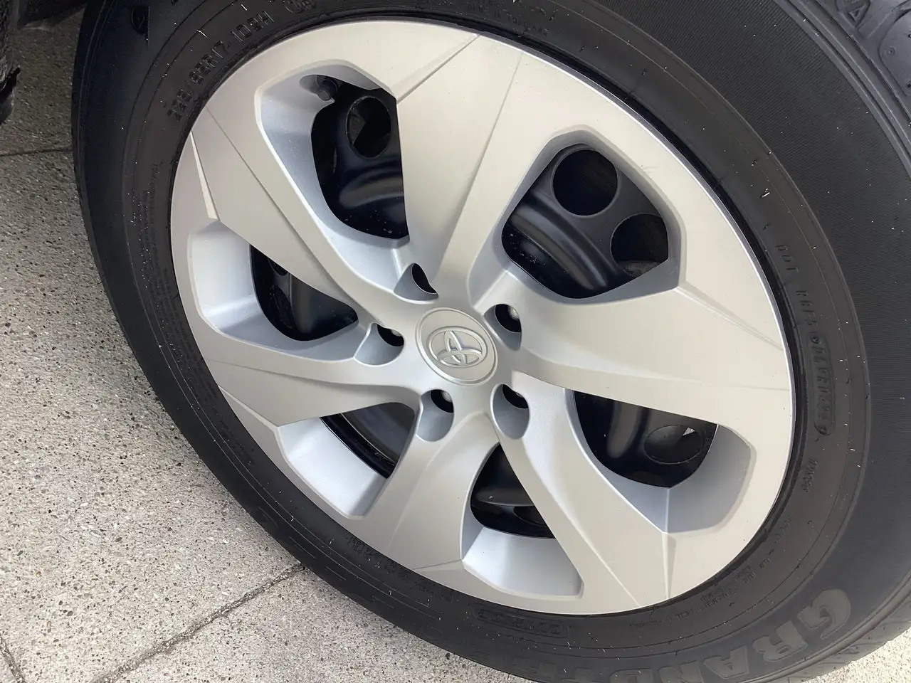 Toyota RAV 4 снимка Toyota RAV 4