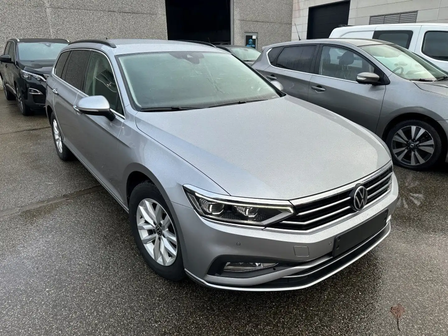 Volkswagen Passat Variant Passat Variant 2.0 TDI SCR DSG Business Grijs - 2