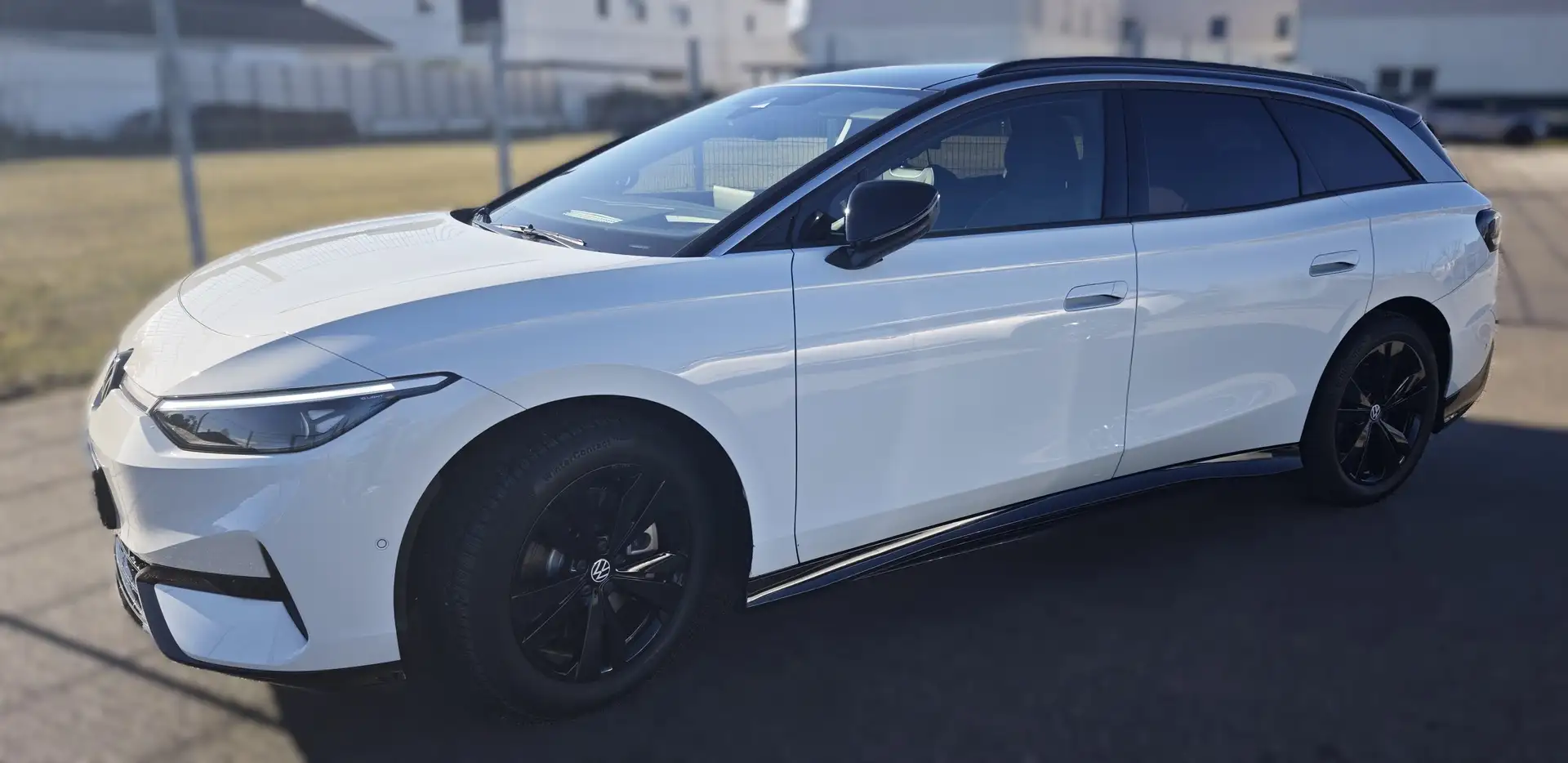 Volkswagen ID.7 Tourer Pro S 86kWh/Smart Glas/DCC/Wärmepumpe Weiß - 2