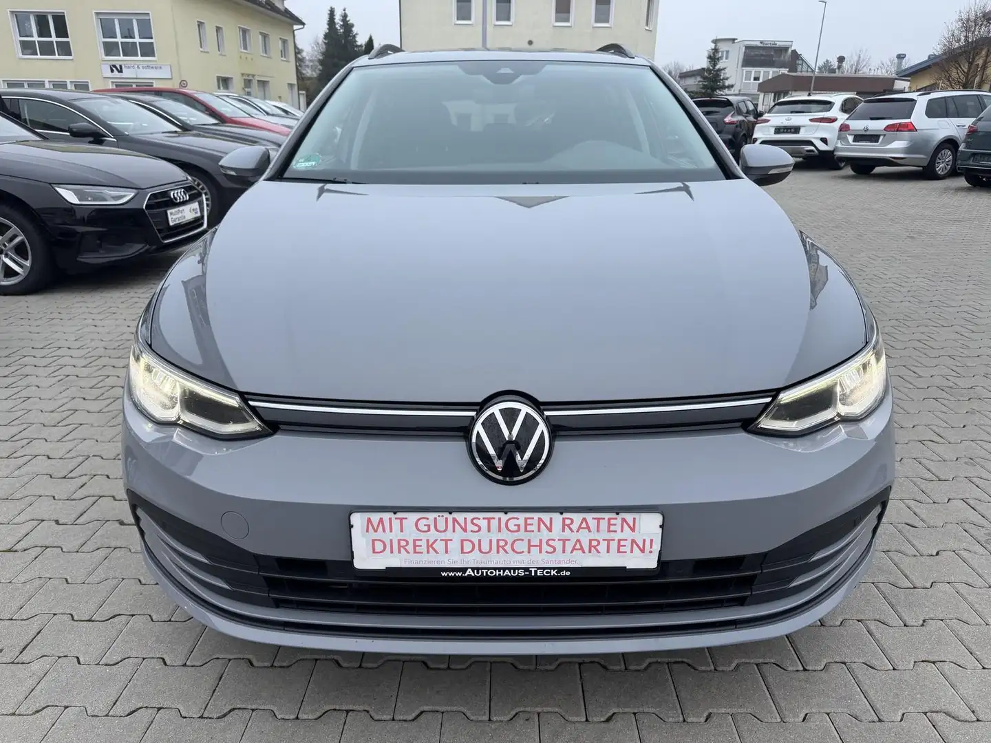 Volkswagen Golf VIII Life/DSG/NAVI+/SHZ/AHK/BI-Xenon Grau - 2