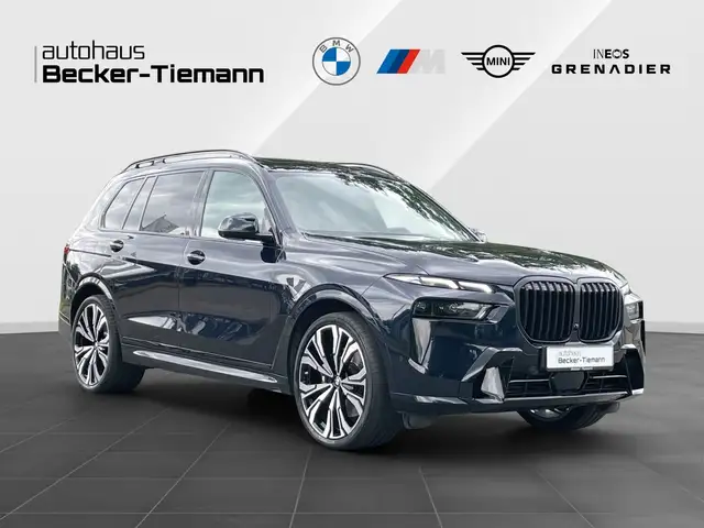 BMW X7 view 7