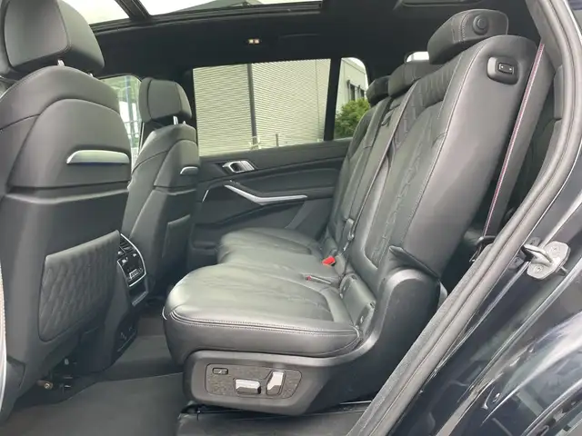 BMW X7 view 15