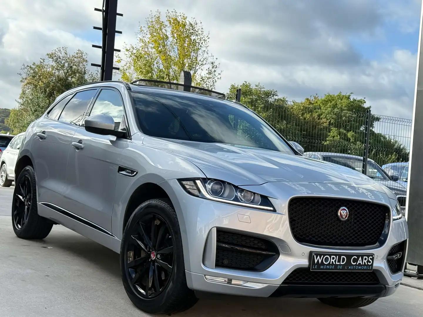 Jaguar F-Pace 2.0 D AWD R-Sport TOIT PANO - COCKPIT - LINE ASS Argent - 2