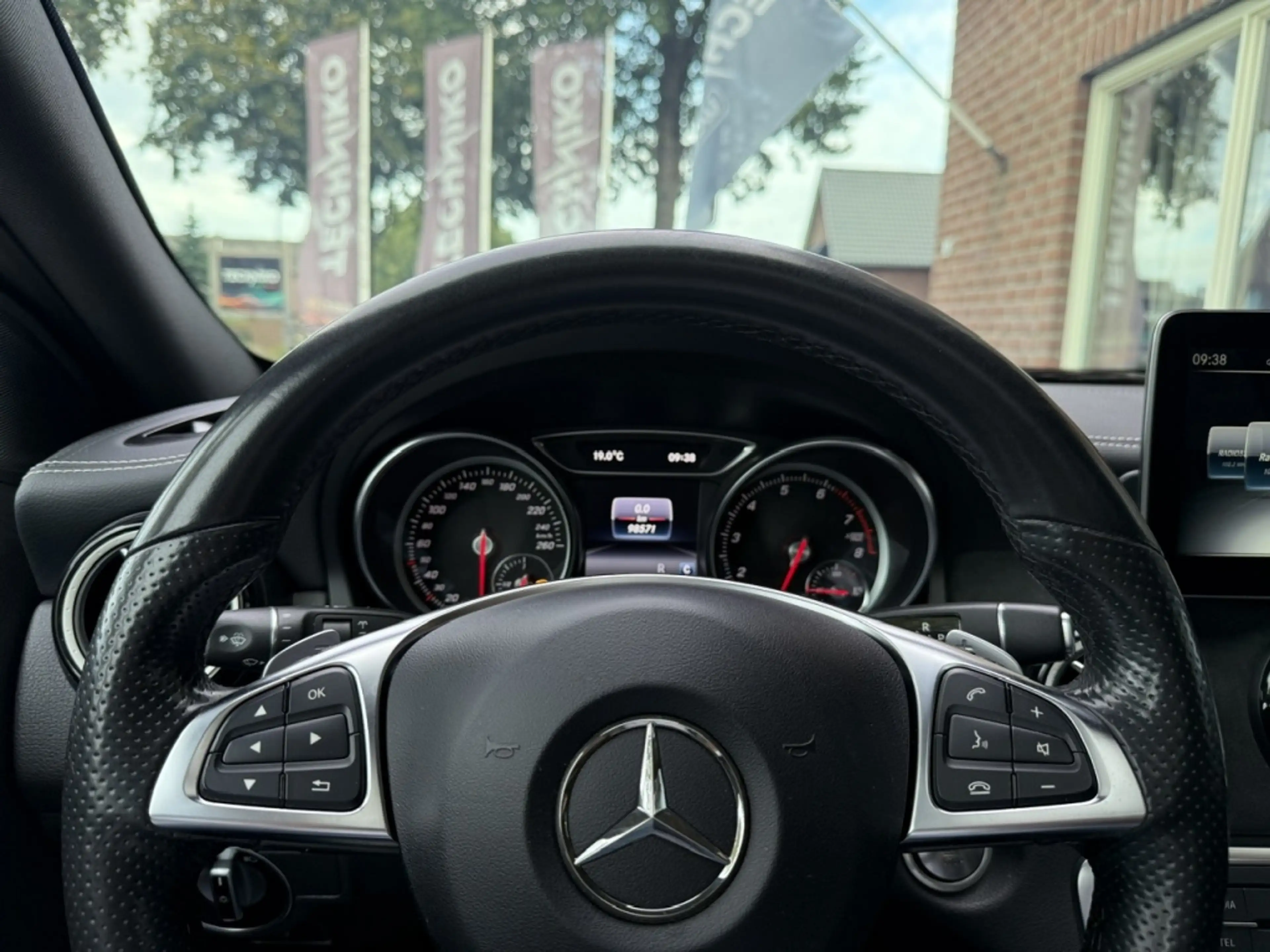 Mercedes-Benz GLA 200 Premium Plus AMG-Pakket 157PK Automaat SCHUIF.KANT — photo 21
