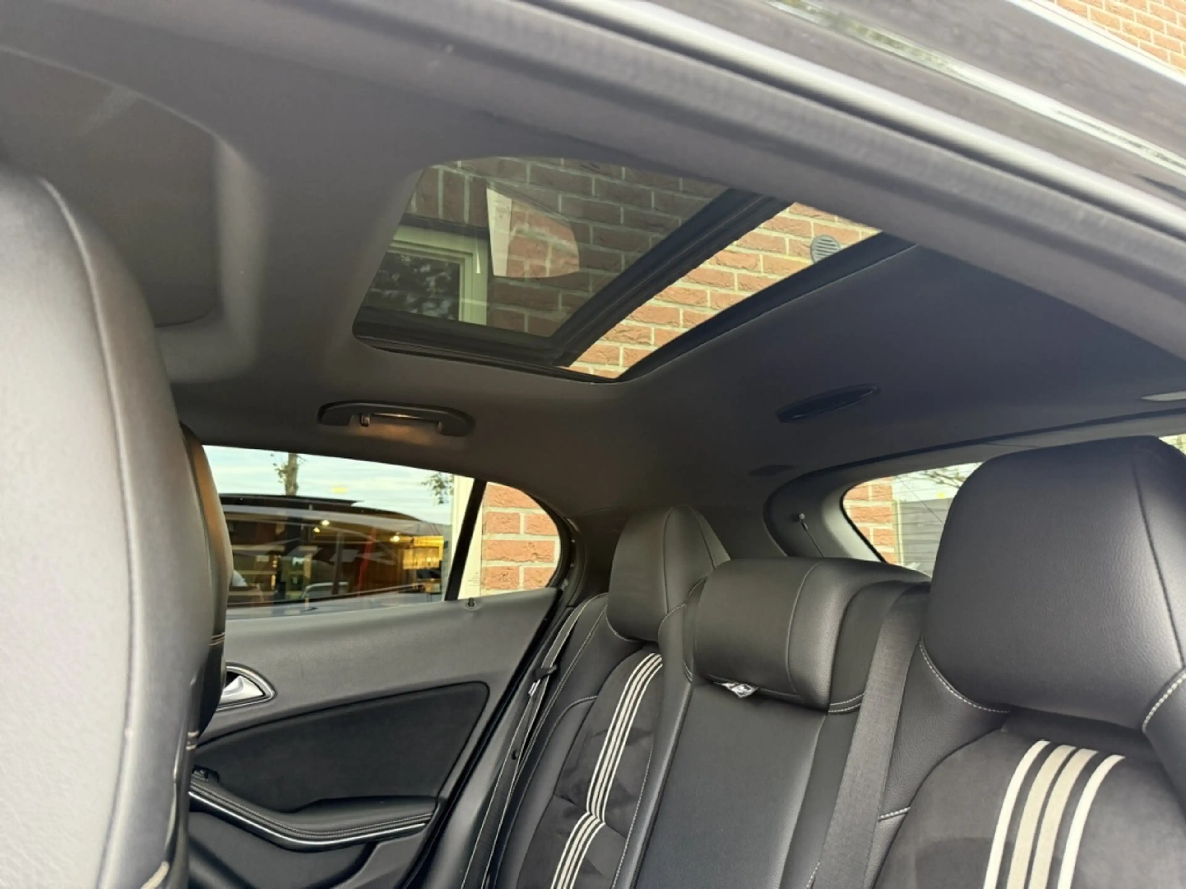 Mercedes-Benz GLA 200 Premium Plus AMG-Pakket 157PK Automaat SCHUIF.KANT — photo 7