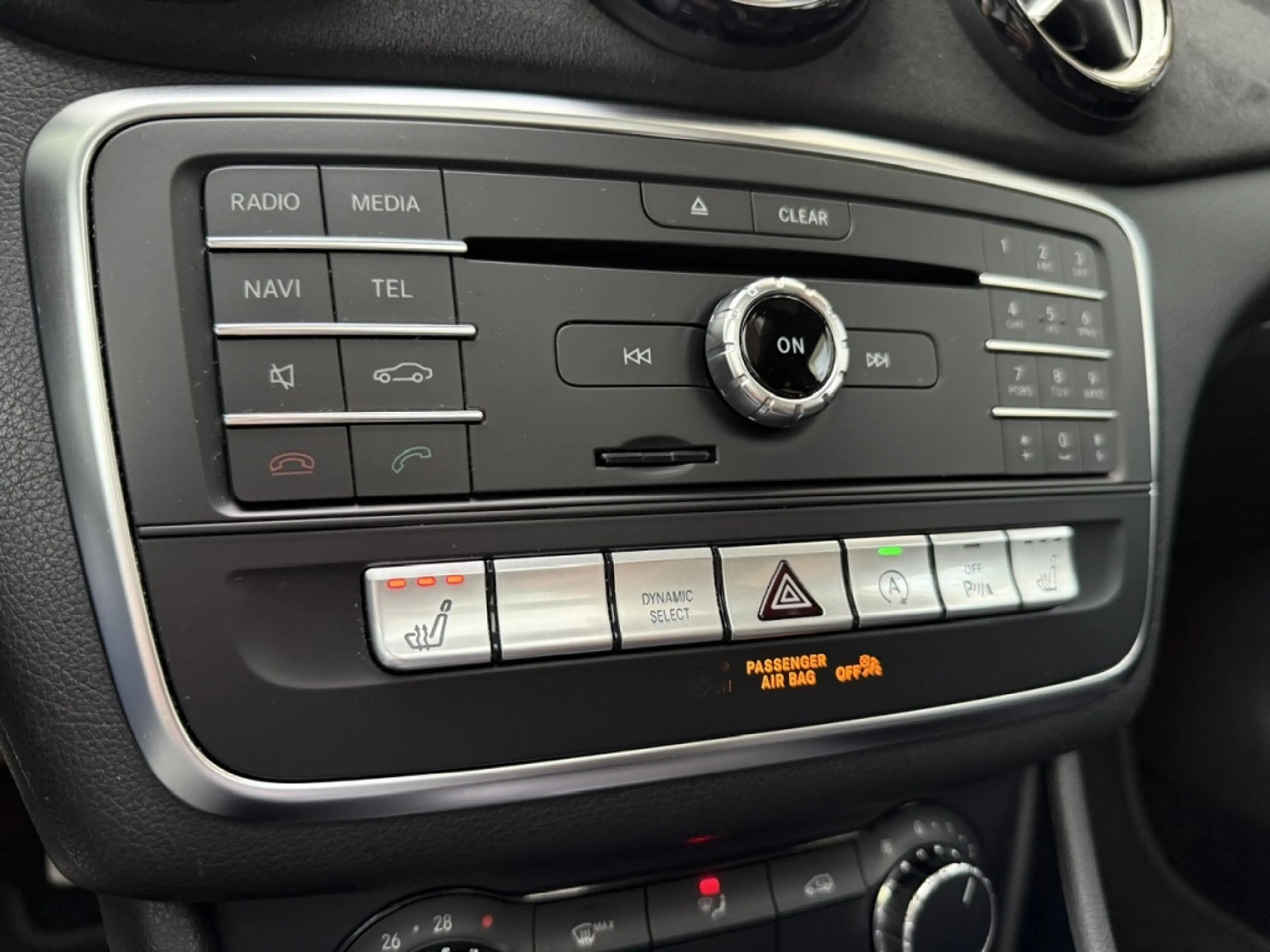 Mercedes-Benz GLA 200 Premium Plus AMG-Pakket 157PK Automaat SCHUIF.KANT — photo 23