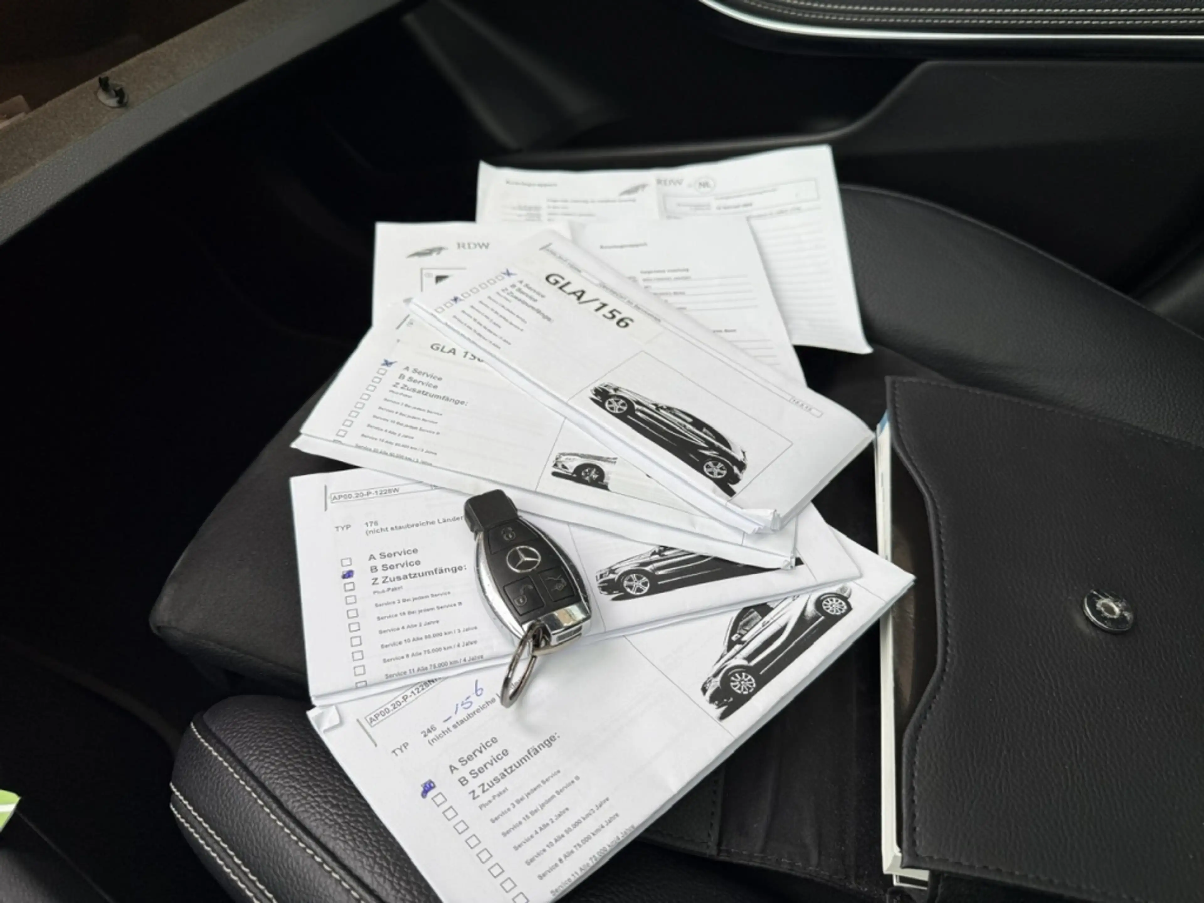 Mercedes-Benz GLA 200 Premium Plus AMG-Pakket 157PK Automaat SCHUIF.KANT — photo 44