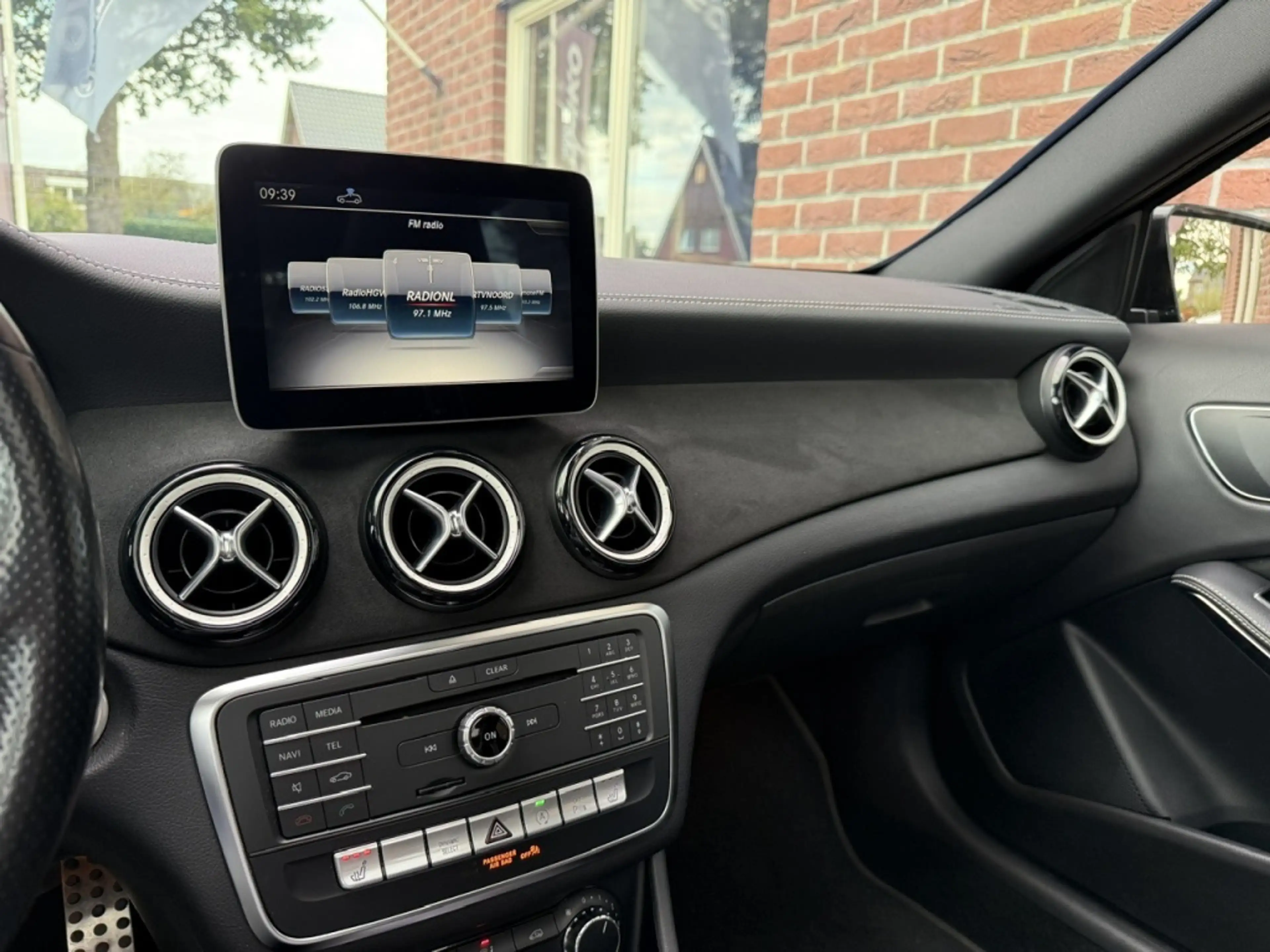 Mercedes-Benz GLA 200 Premium Plus AMG-Pakket 157PK Automaat SCHUIF.KANT — photo 27