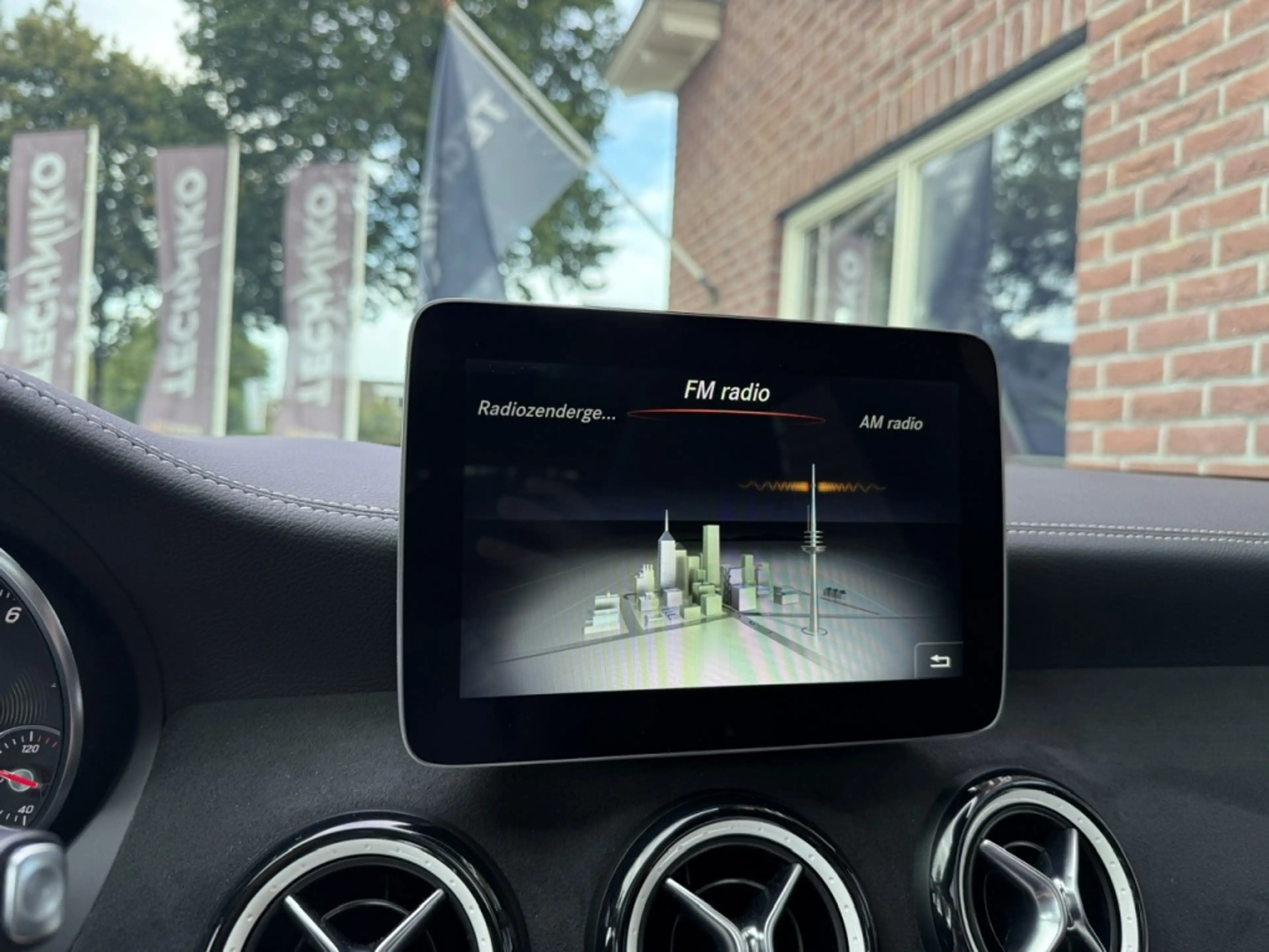 Mercedes-Benz GLA 200 Premium Plus AMG-Pakket 157PK Automaat SCHUIF.KANT — photo 36