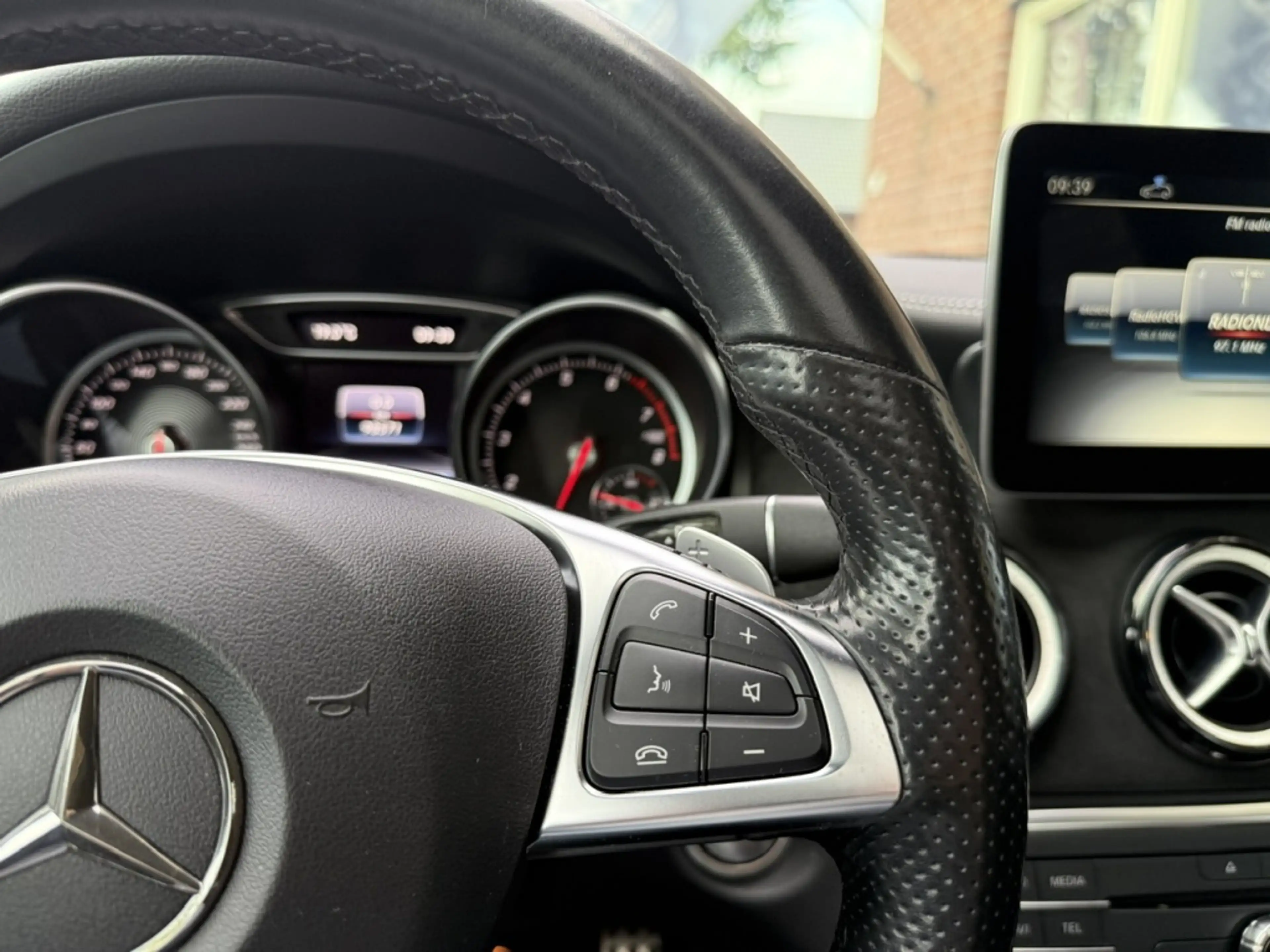 Mercedes-Benz GLA 200 Premium Plus AMG-Pakket 157PK Automaat SCHUIF.KANT — photo 28