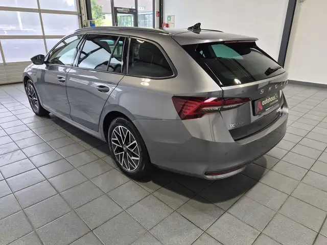 Skoda Octavia view 4