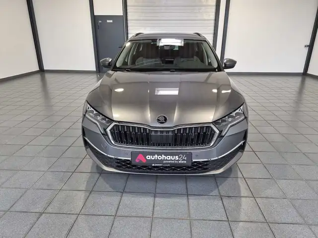 Skoda Octavia view 2