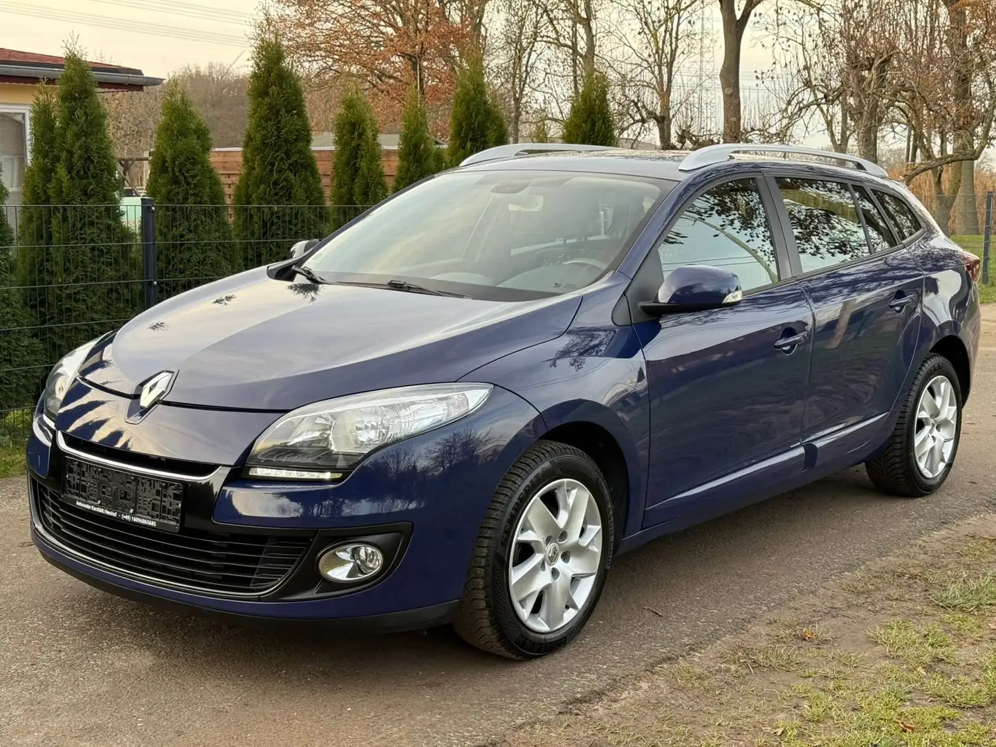 Renault Megane Paris Blau - 1