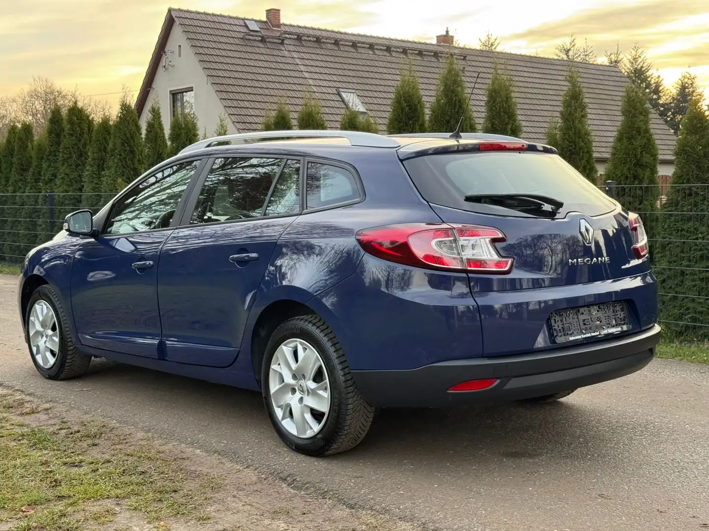 Renault Megane Paris Blau - 2