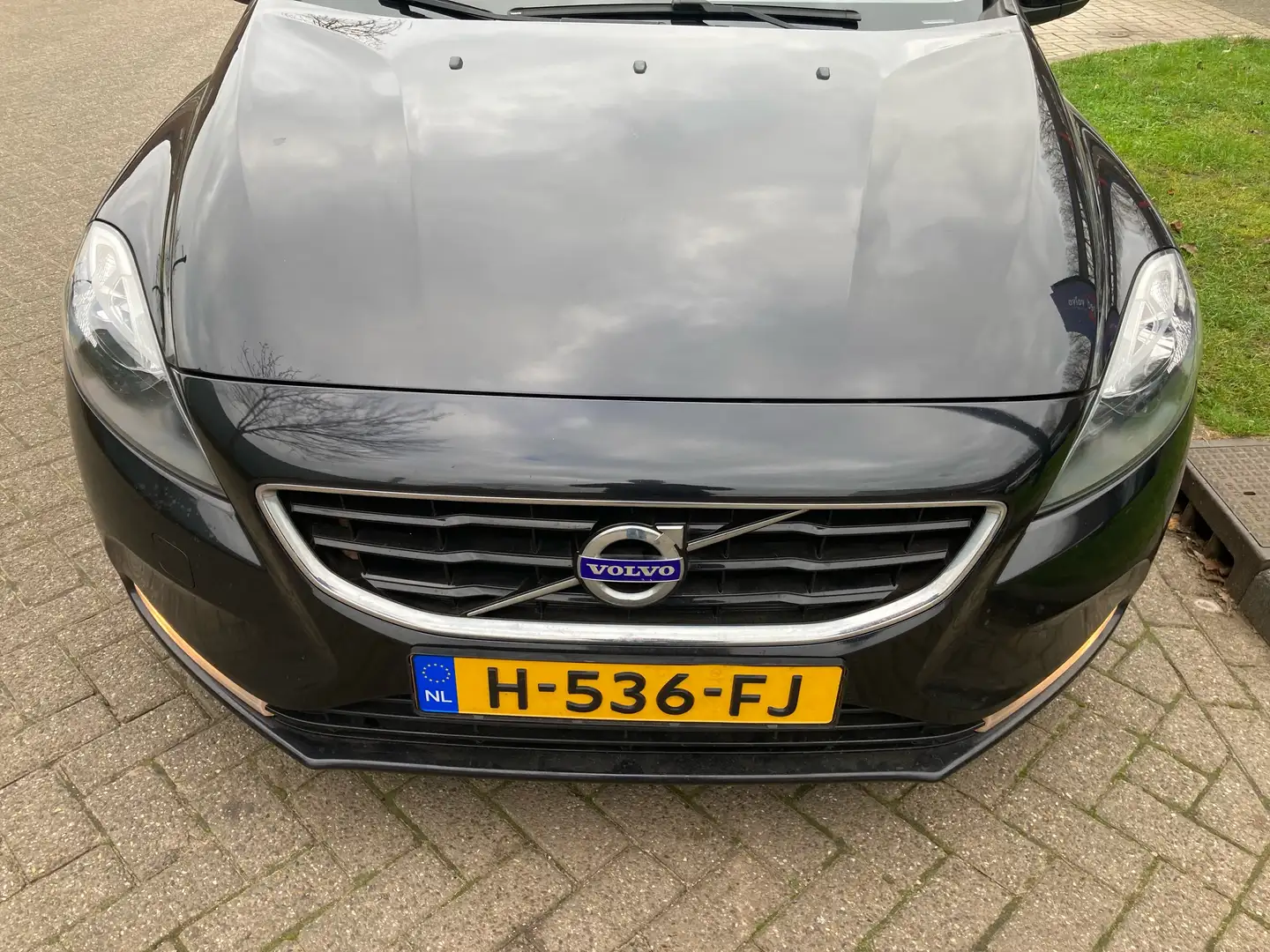 Volvo V40 1.6 115PK D2 Zeer netjes NIEUWE APK! Zwart - 2
