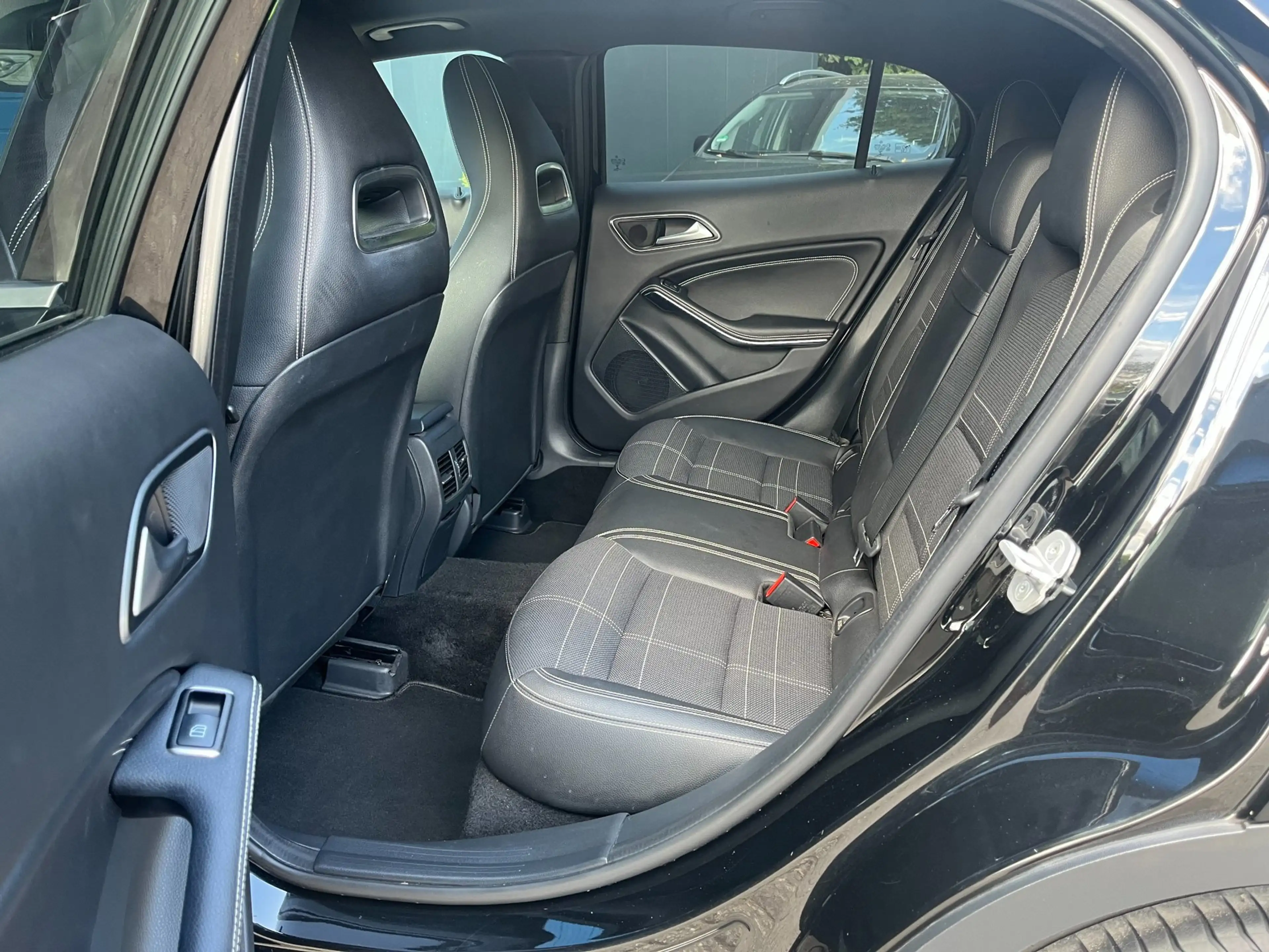 Mercedes-Benz GLA 180 Premium Plus AUTOMAAT|Pano.Dak — photo 11