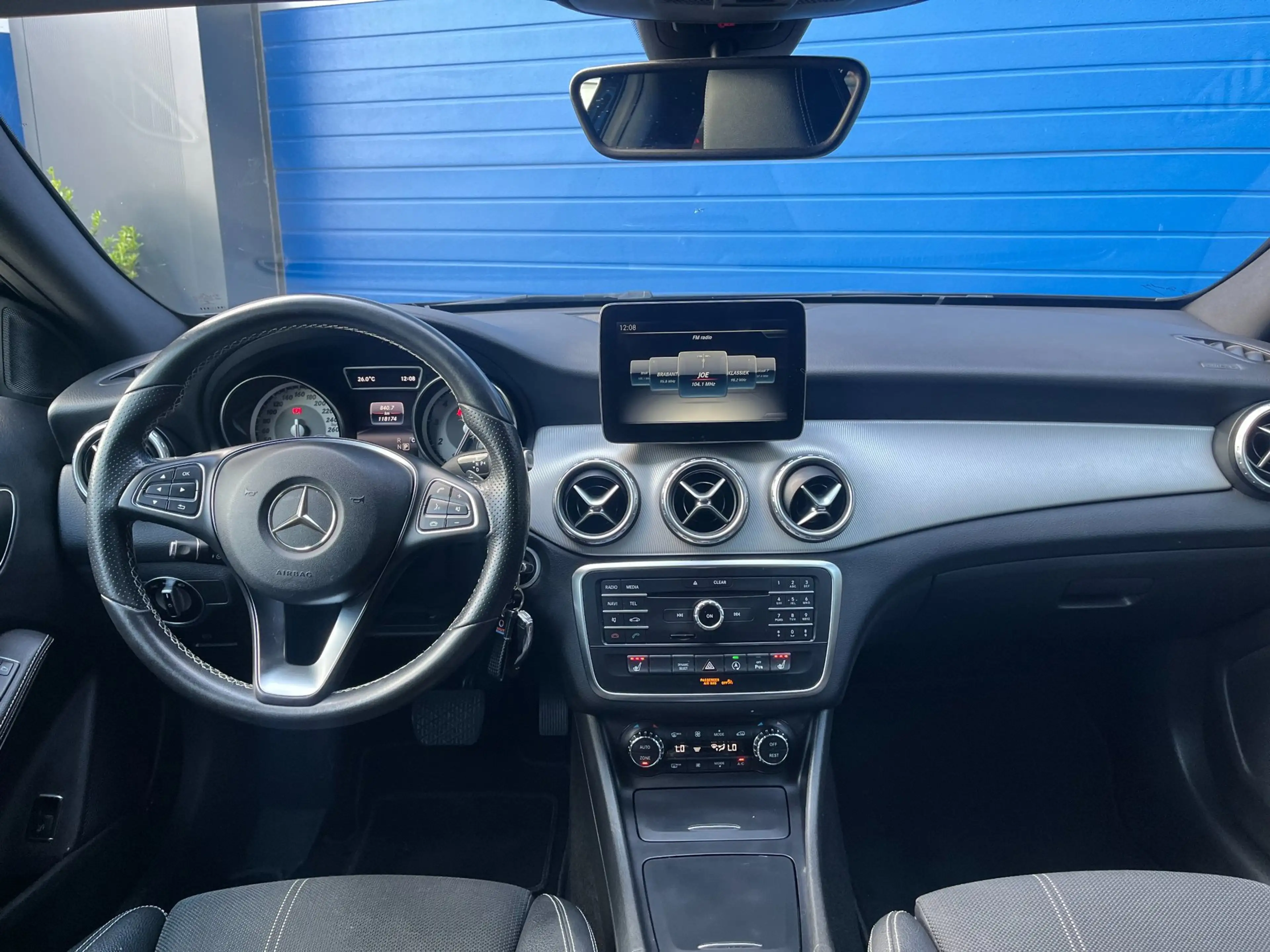 Mercedes-Benz GLA 180 Premium Plus AUTOMAAT|Pano.Dak — photo 6