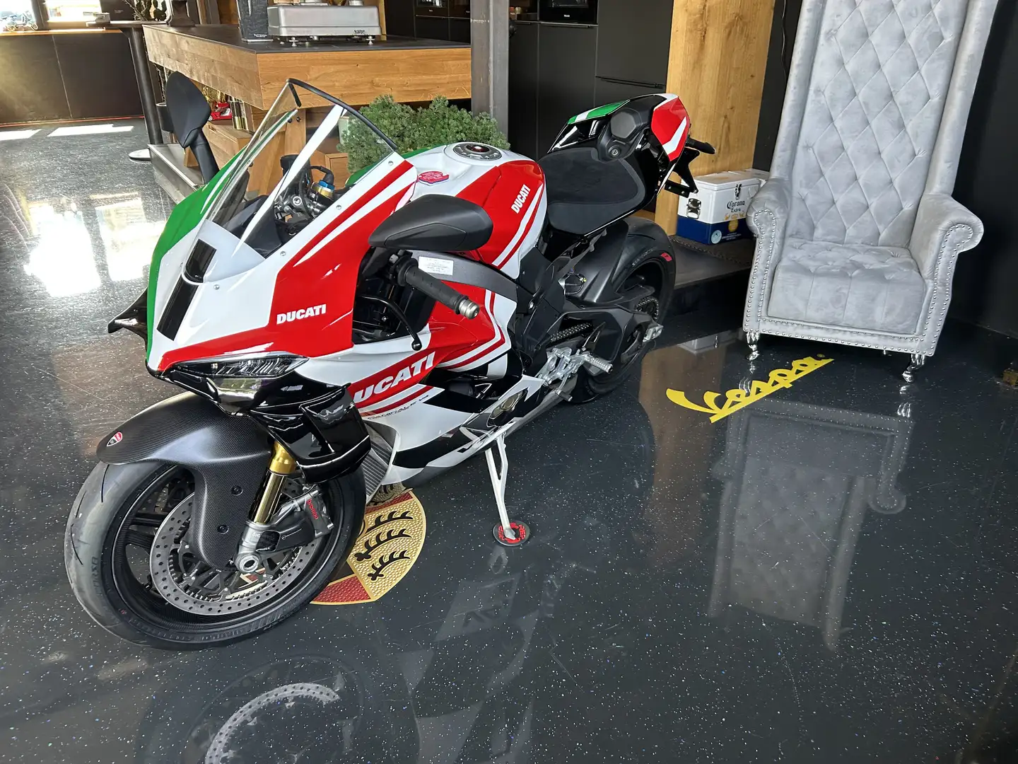 Ducati 1199 Panigale V4 Tricolore - 2