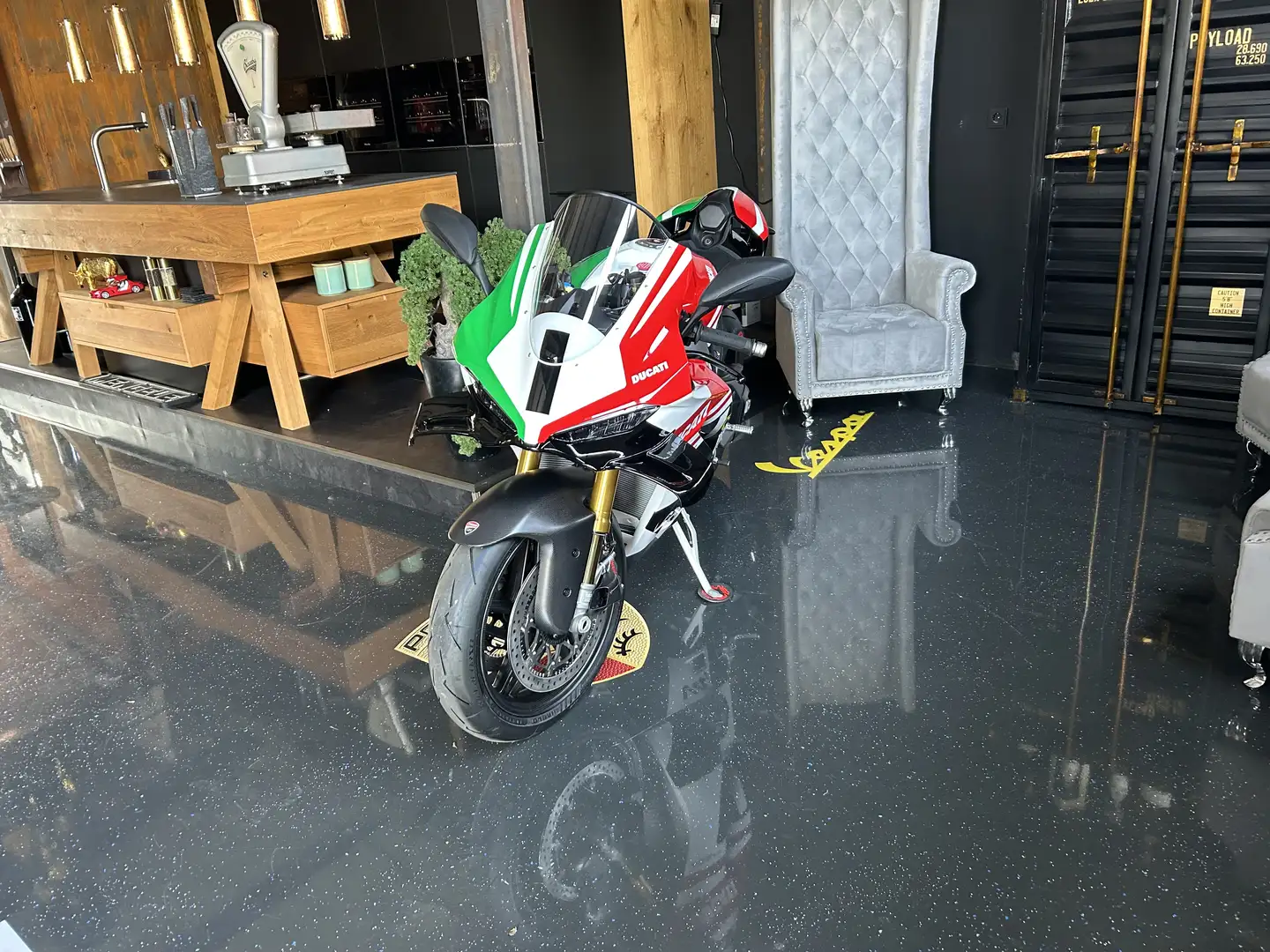 Ducati 1199 Panigale V4 Tricolore - 1