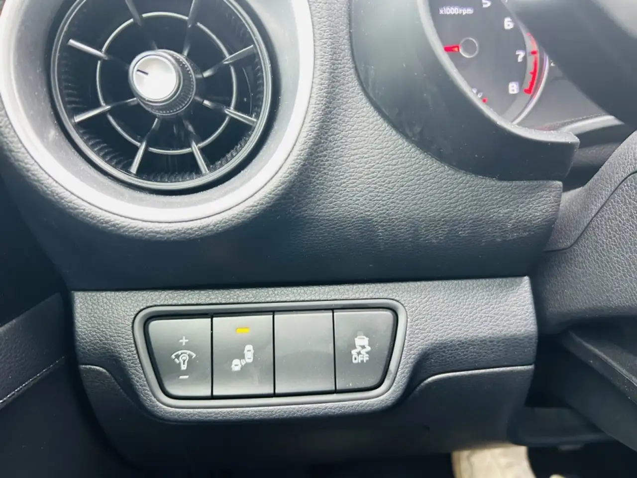 Kia Forte снимка Kia Forte