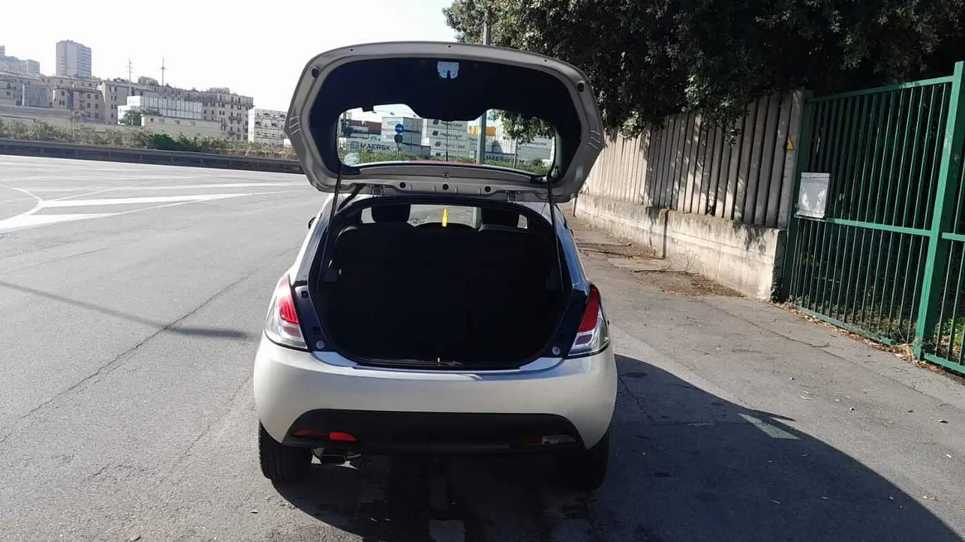 Lancia Ypsilon 3ª serie 1.2 69 CV 5 porte Elefantino Argento - 2