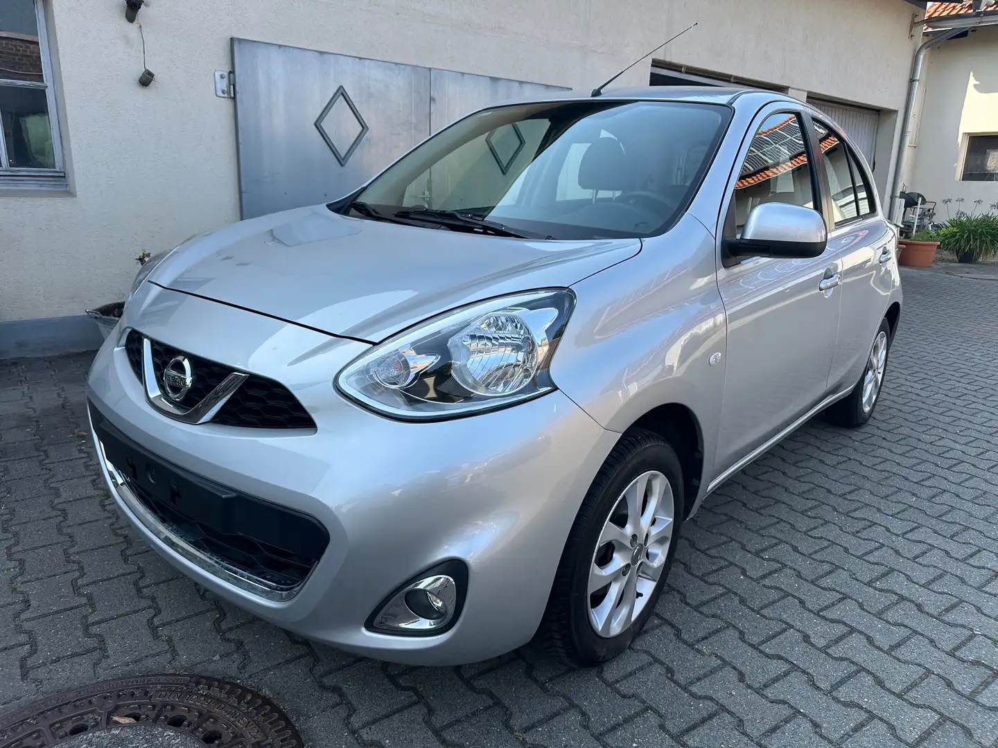 Nissan Micra 1.2 Tekna Silber - 2