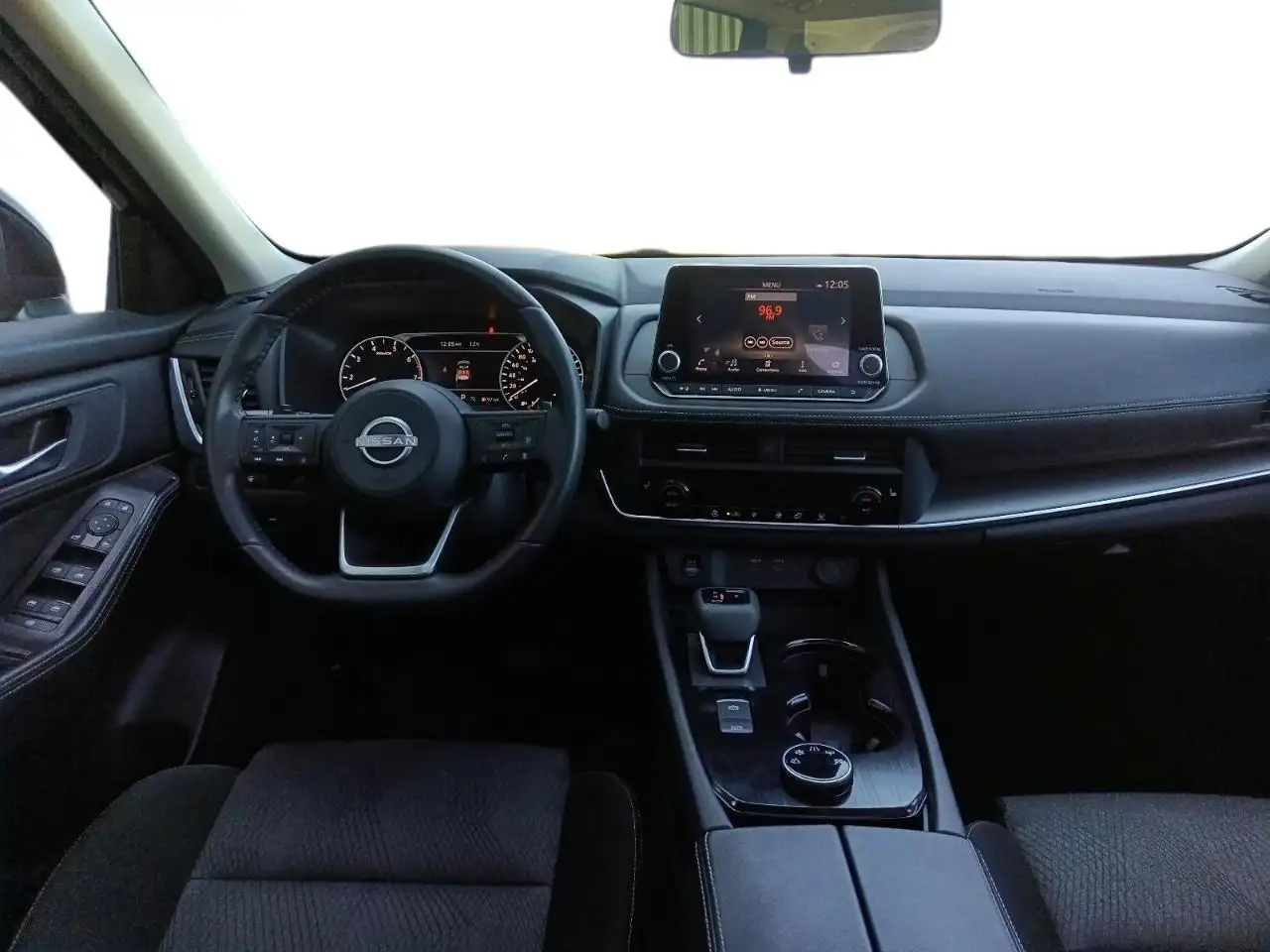 Nissan Rogue снимка Nissan Rogue