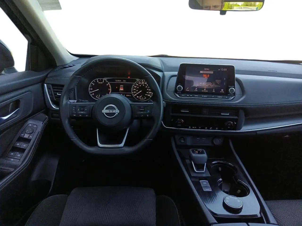 Nissan Rogue снимка Nissan Rogue