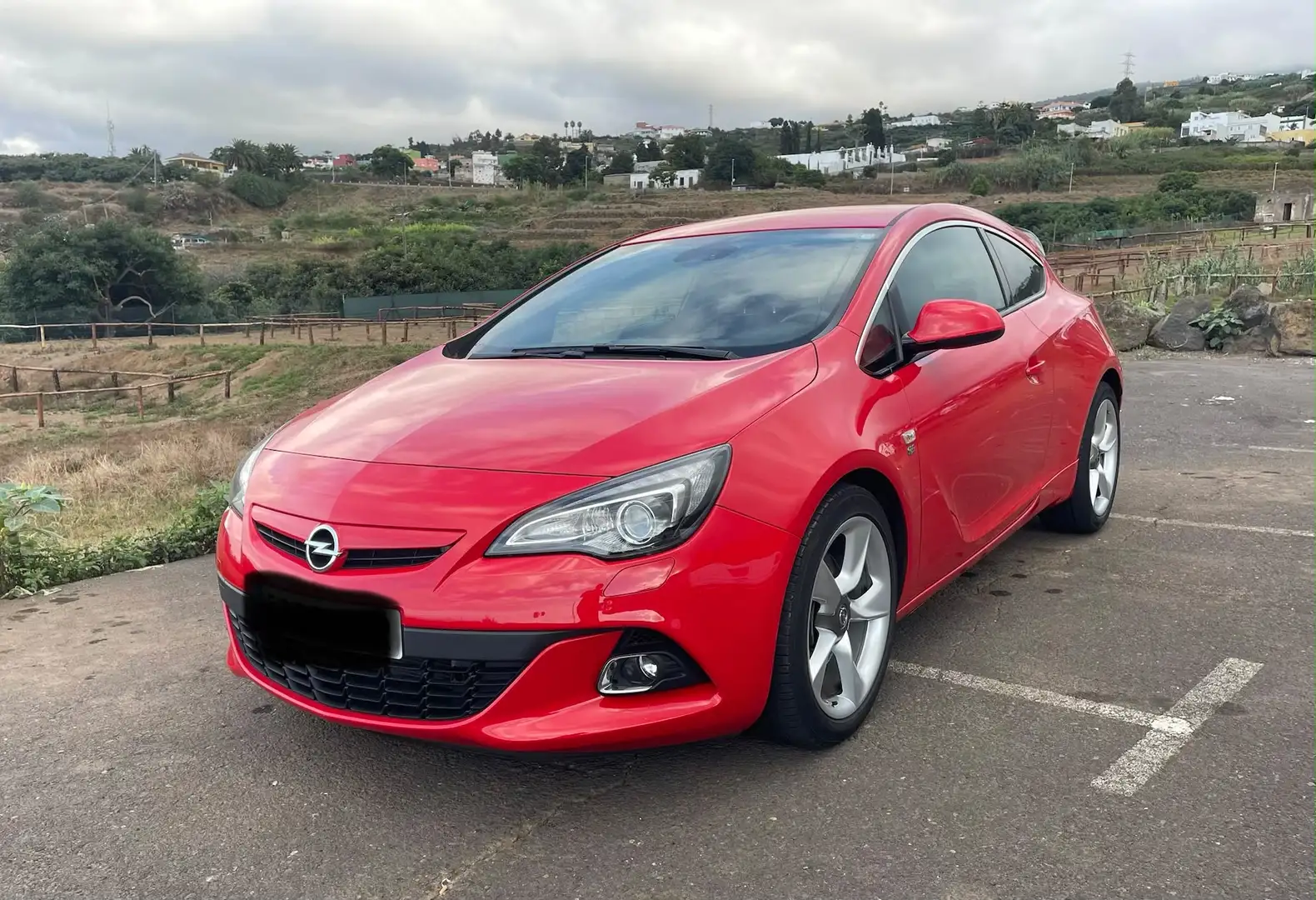 Opel Astra Gtc Rojo - 1