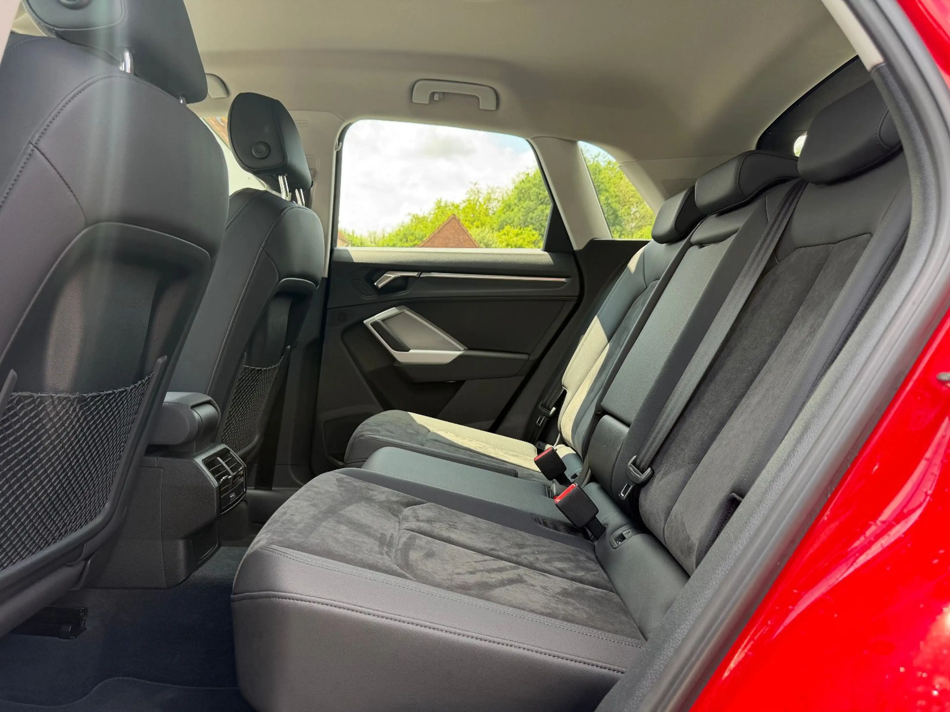 Audi Q3 40 TFSI quattro S line NAVI/AHK/LED — photo 11