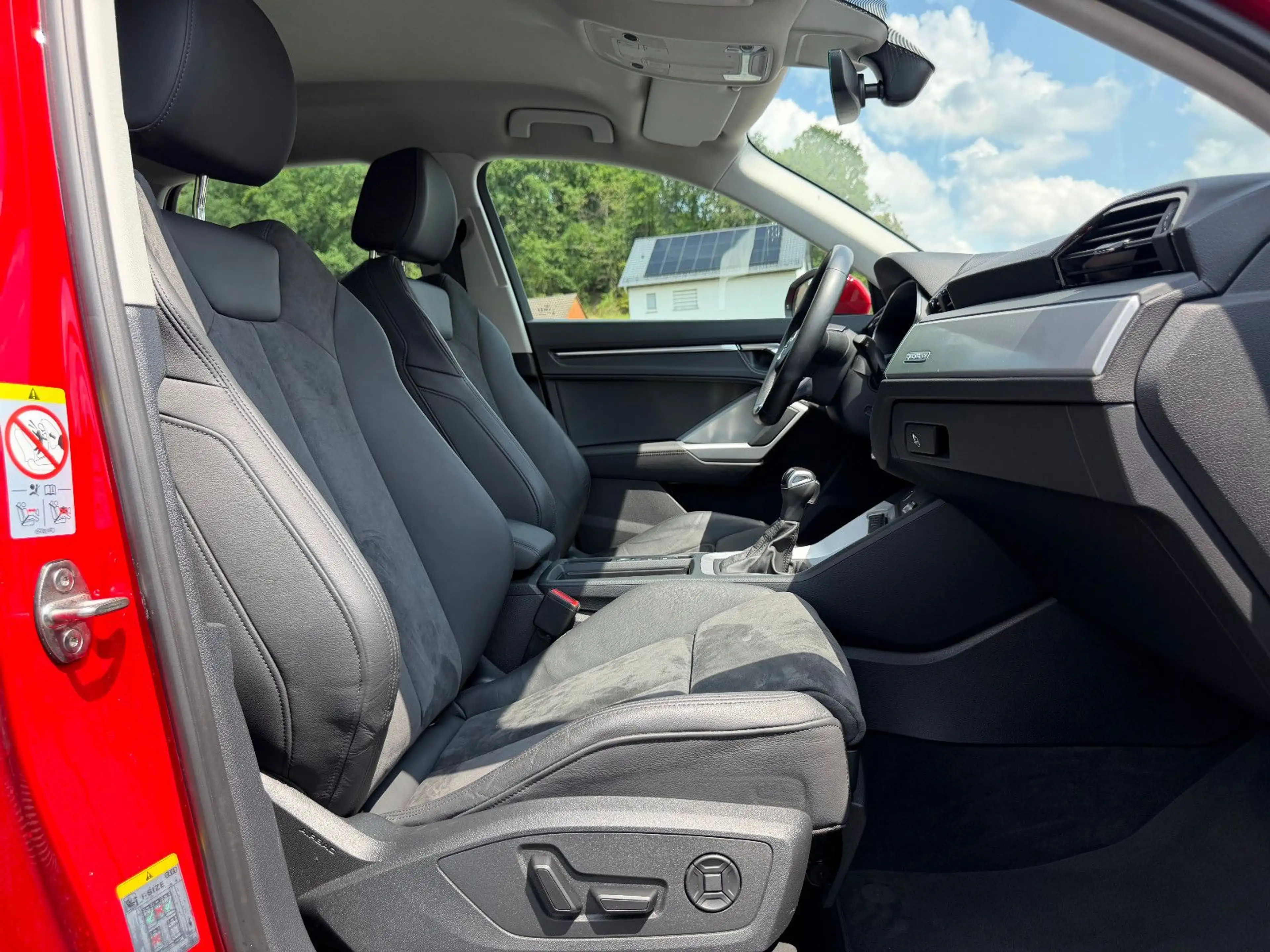 Audi Q3 40 TFSI quattro S line NAVI/AHK/LED — photo 10