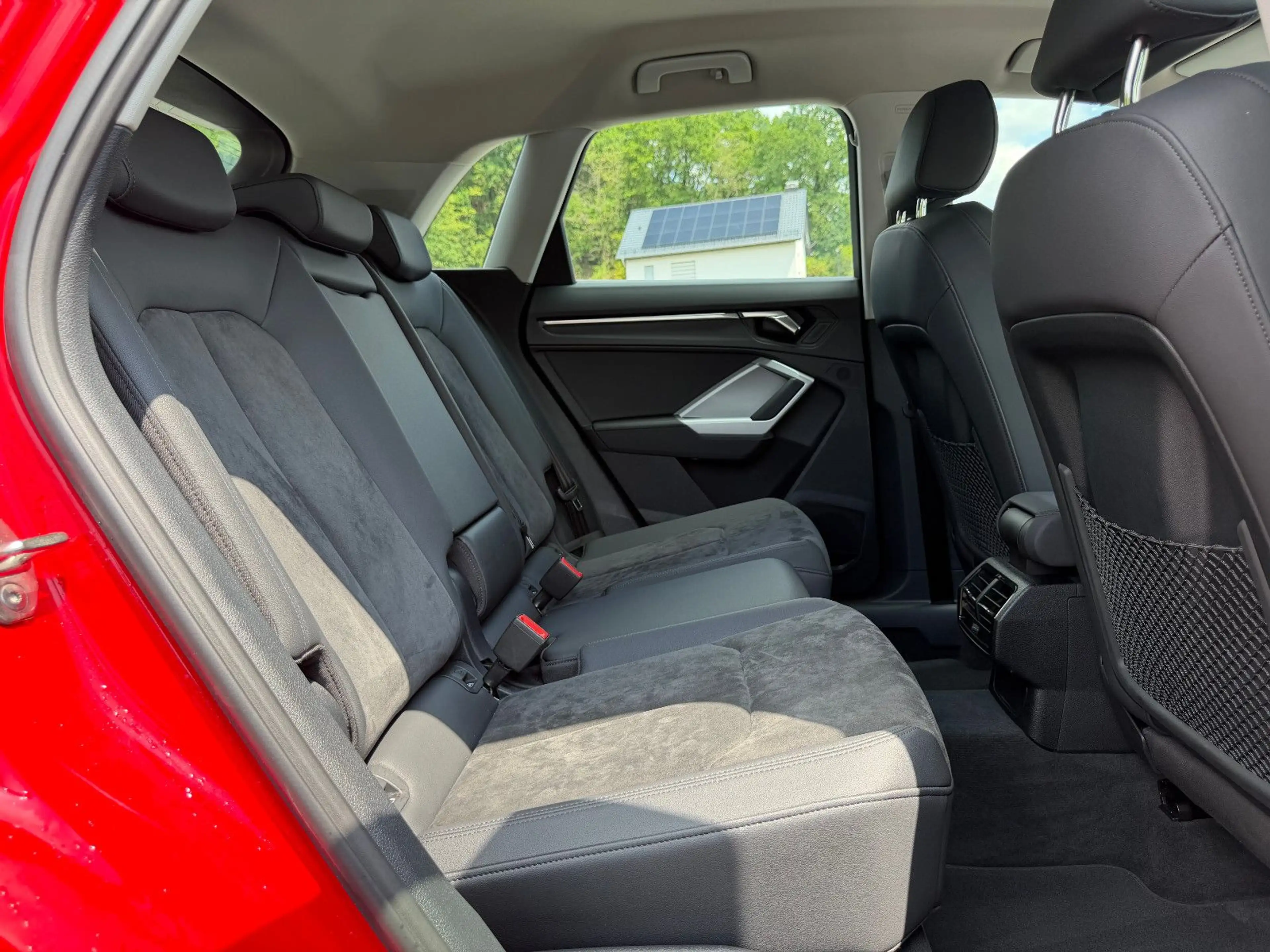 Audi Q3 40 TFSI quattro S line NAVI/AHK/LED — photo 12