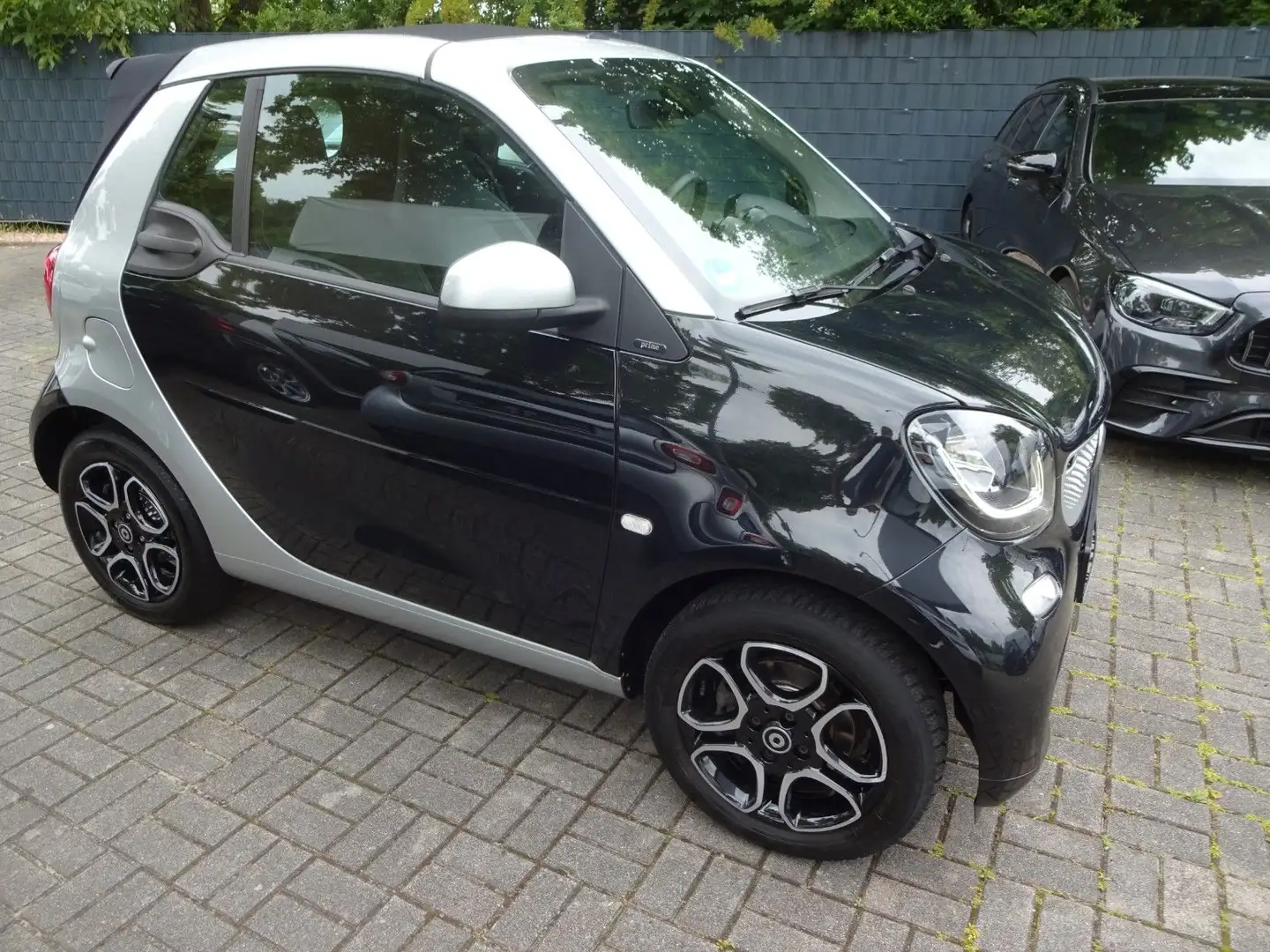 smart forTwo Cabrio Prime 0,9 twinamic Leder Navi LED Schwarz - 2