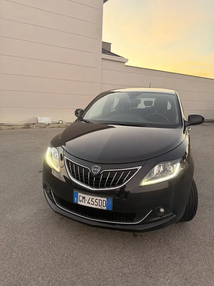 Lancia Ypsilon