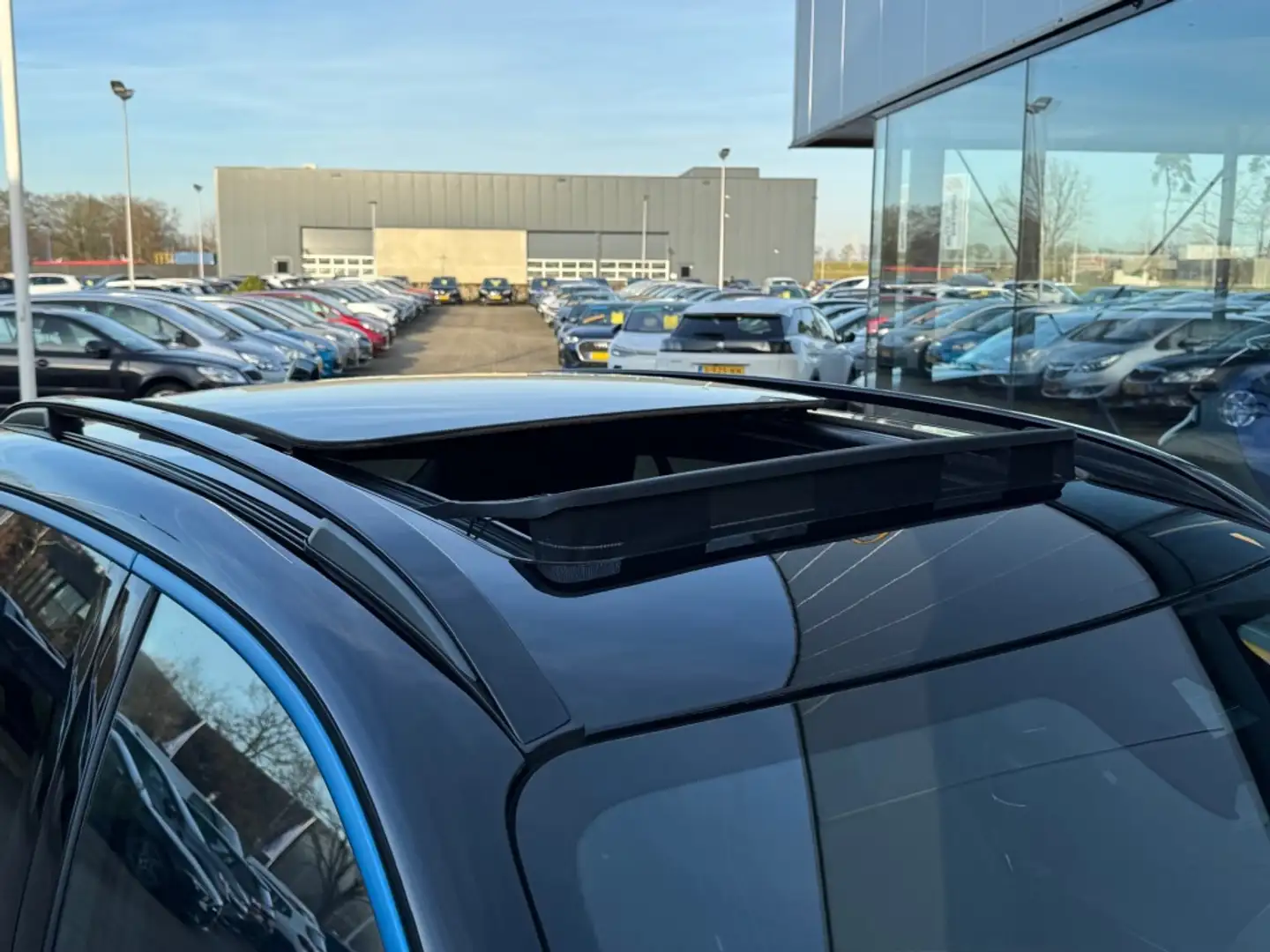 Lynk & Co 01 1.5 PHEV Hybrid 261 pk - schuif/kanteldak - Zwarte Bleu - 2