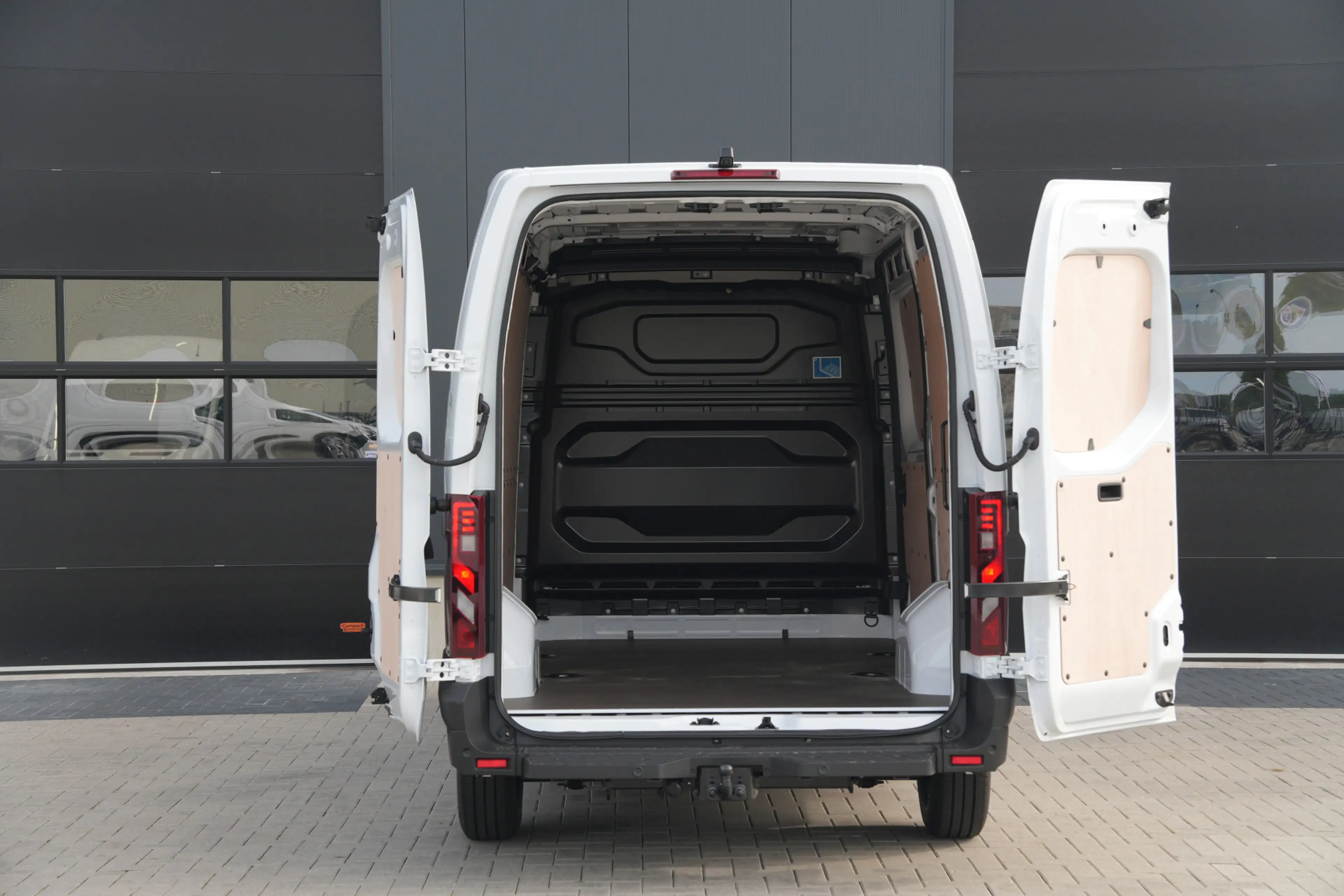 Renault Master E-Tech T35 L2H2 Advance Long Range 87 kWh 143pk - — photo 8