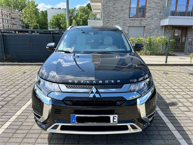 Imagine Mitsubishi Outlander 2.4 4WD Plug-In Hybrid Top