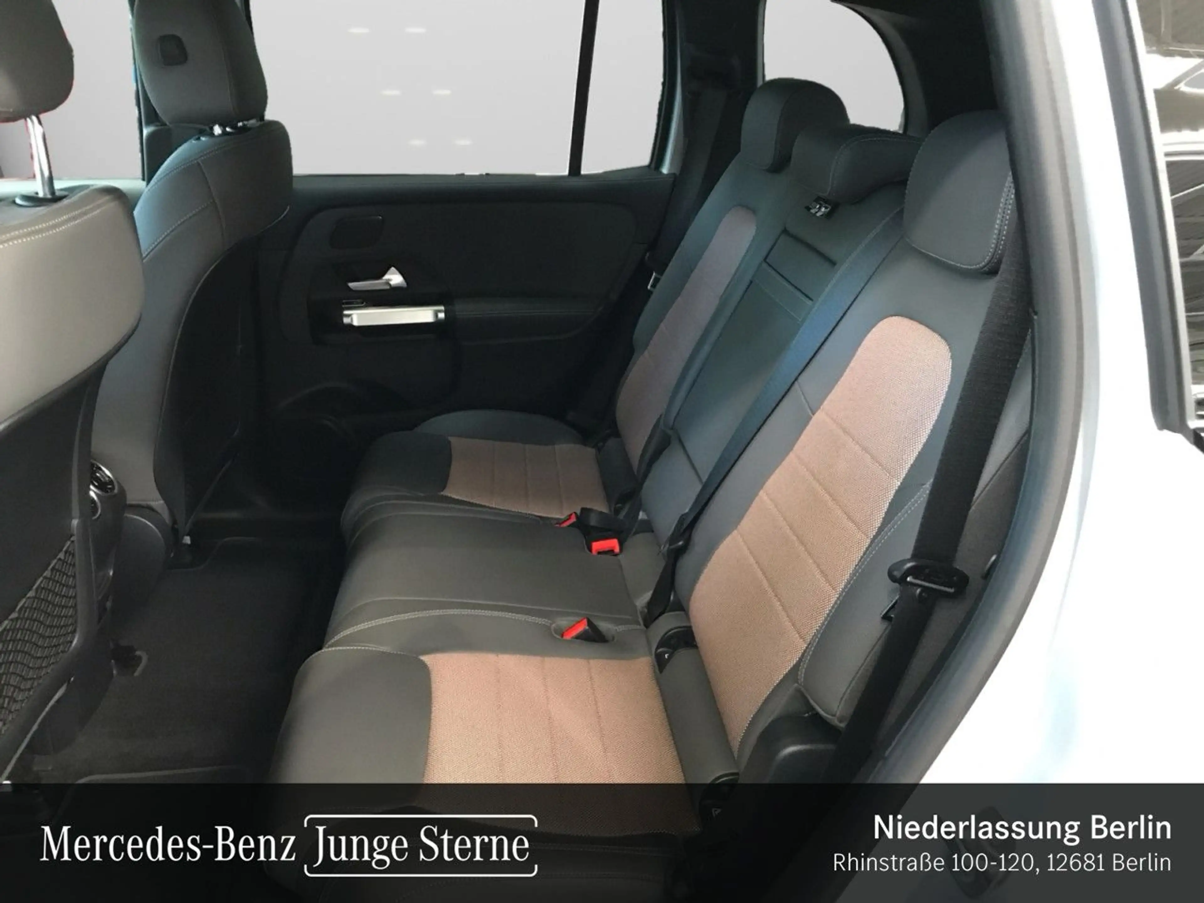 Mercedes-Benz EQB 250 ELECTRICART+NIGHT+PLUS-PAKET+PANO+360+HUD — photo 10