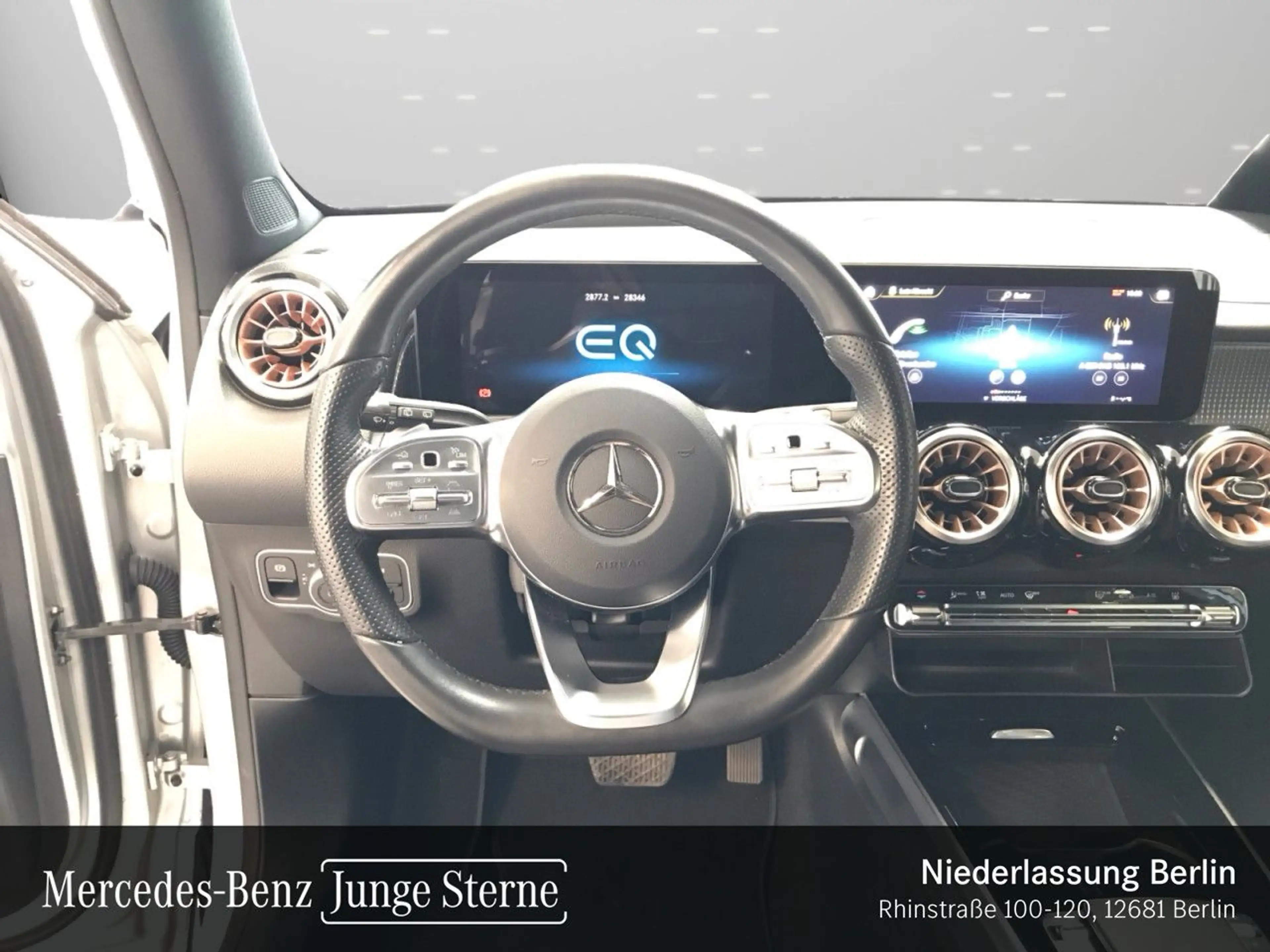 Mercedes-Benz EQB 250 ELECTRICART+NIGHT+PLUS-PAKET+PANO+360+HUD — photo 12