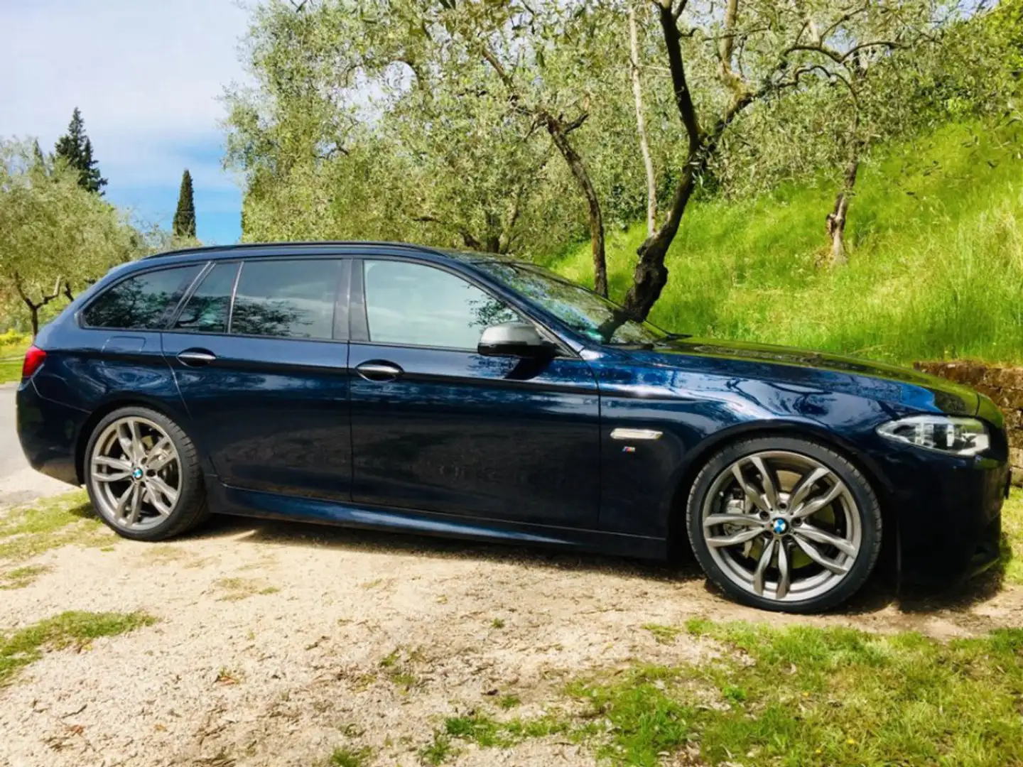 BMW M550 M550 d xDrive Touring LCI Voll LED B&O ACC PanoStH Blau - 2